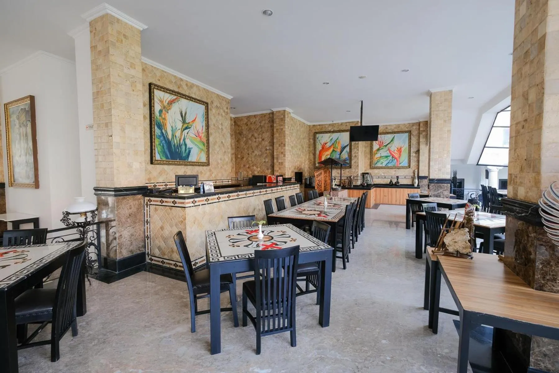 Restaurant/places to eat in The Grand Palace Hotel Yogyakarta