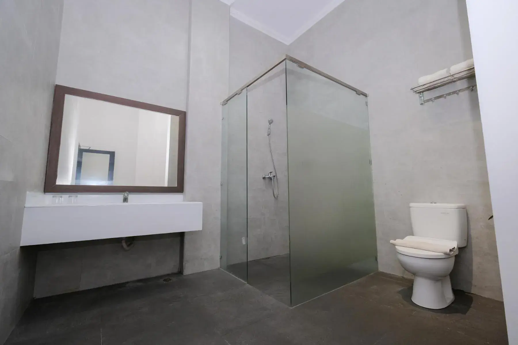 Bathroom in The Grand Palace Hotel Yogyakarta