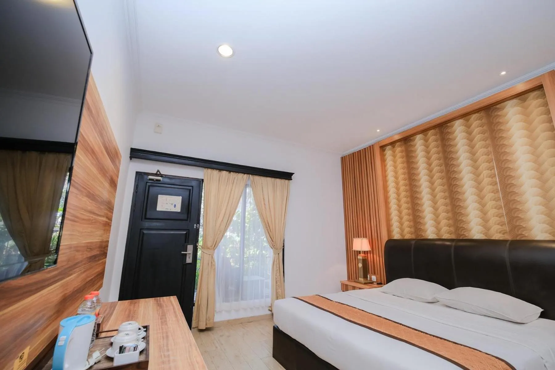 Bedroom, Bed in The Grand Palace Hotel Yogyakarta