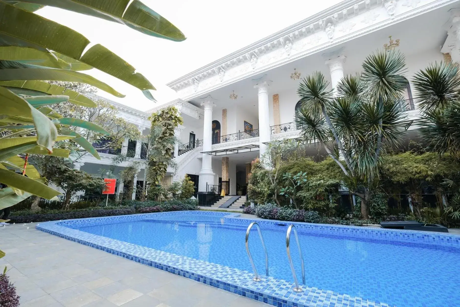Pool view, Swimming Pool in The Grand Palace Hotel Yogyakarta