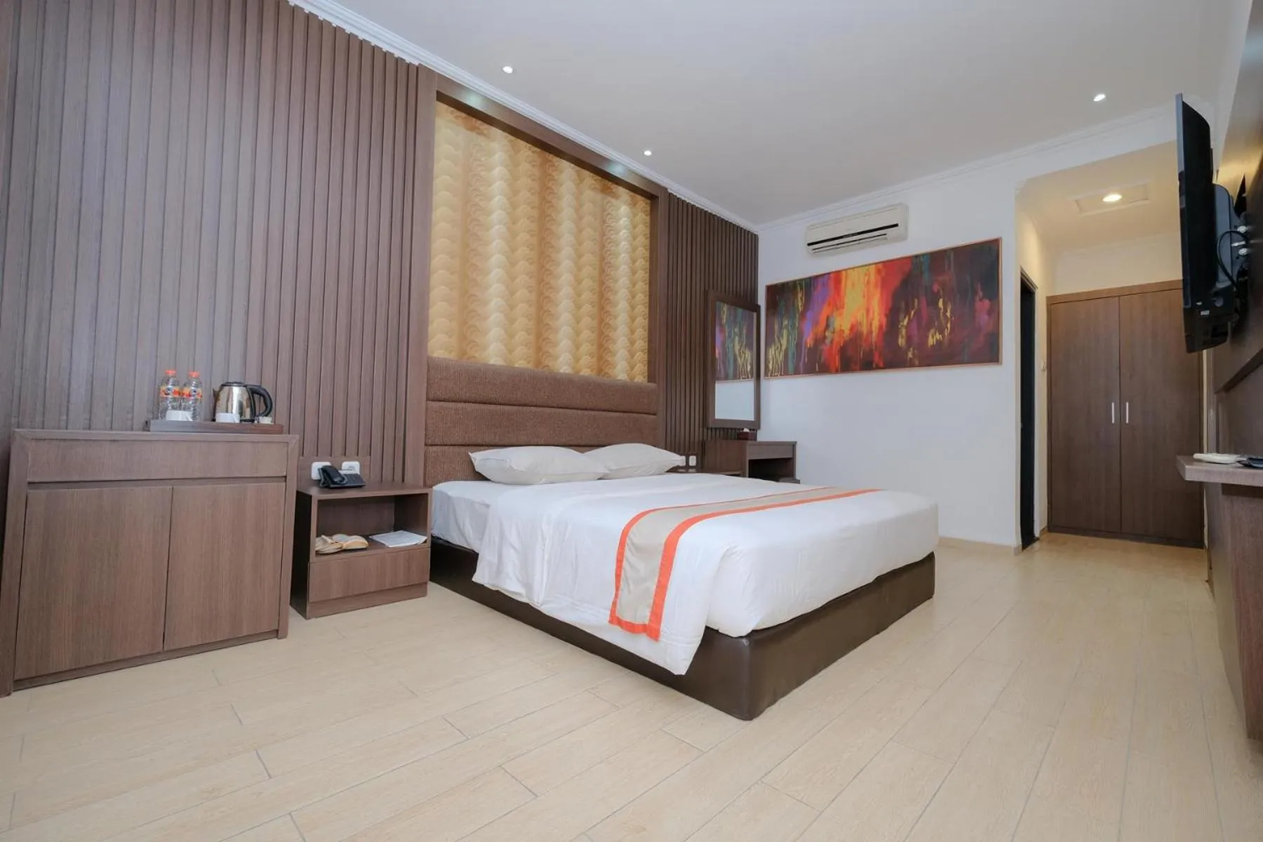 Bedroom, Bed in The Grand Palace Hotel Yogyakarta