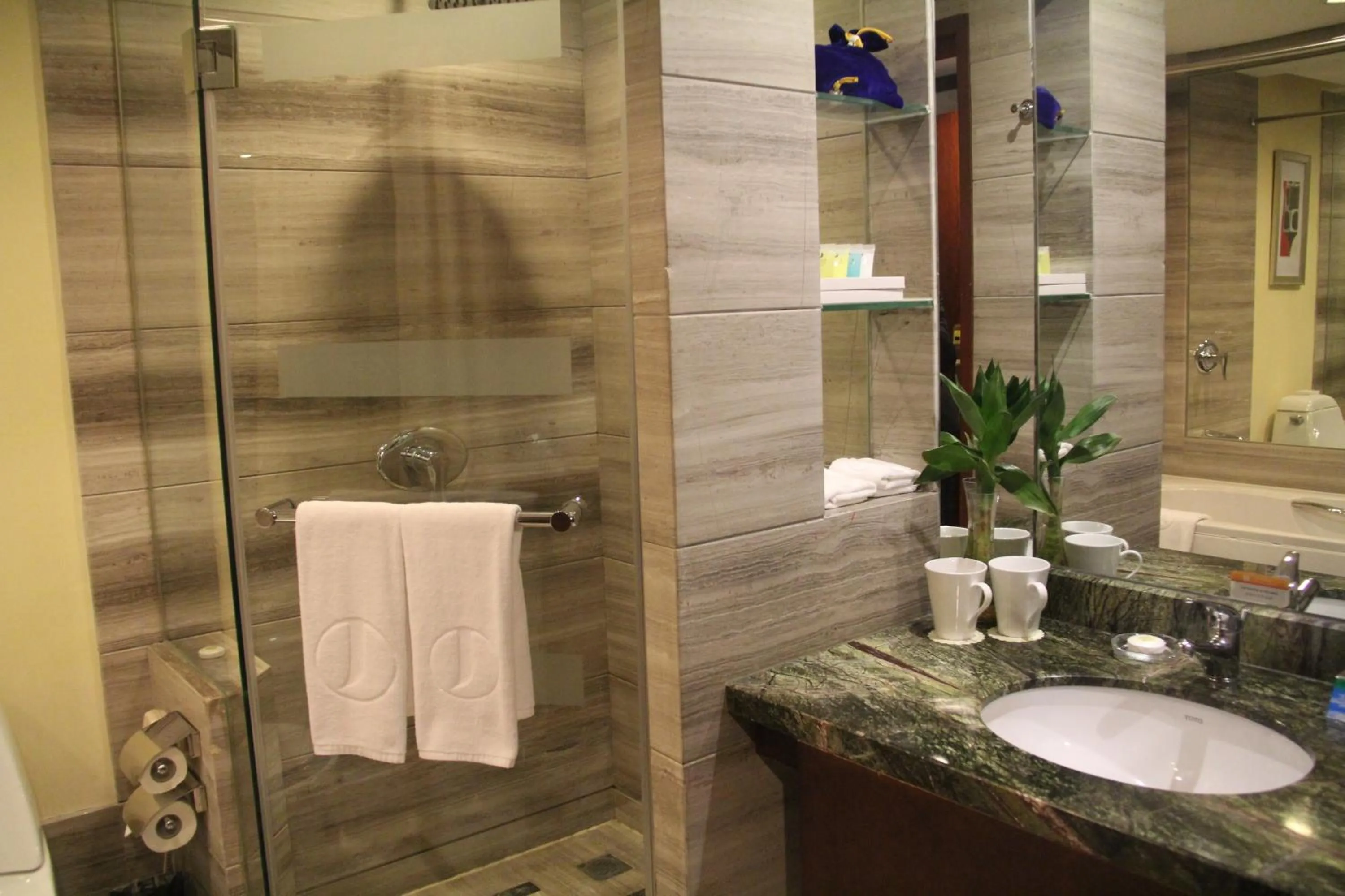 Bathroom in Jianguo Hotel Xi'an