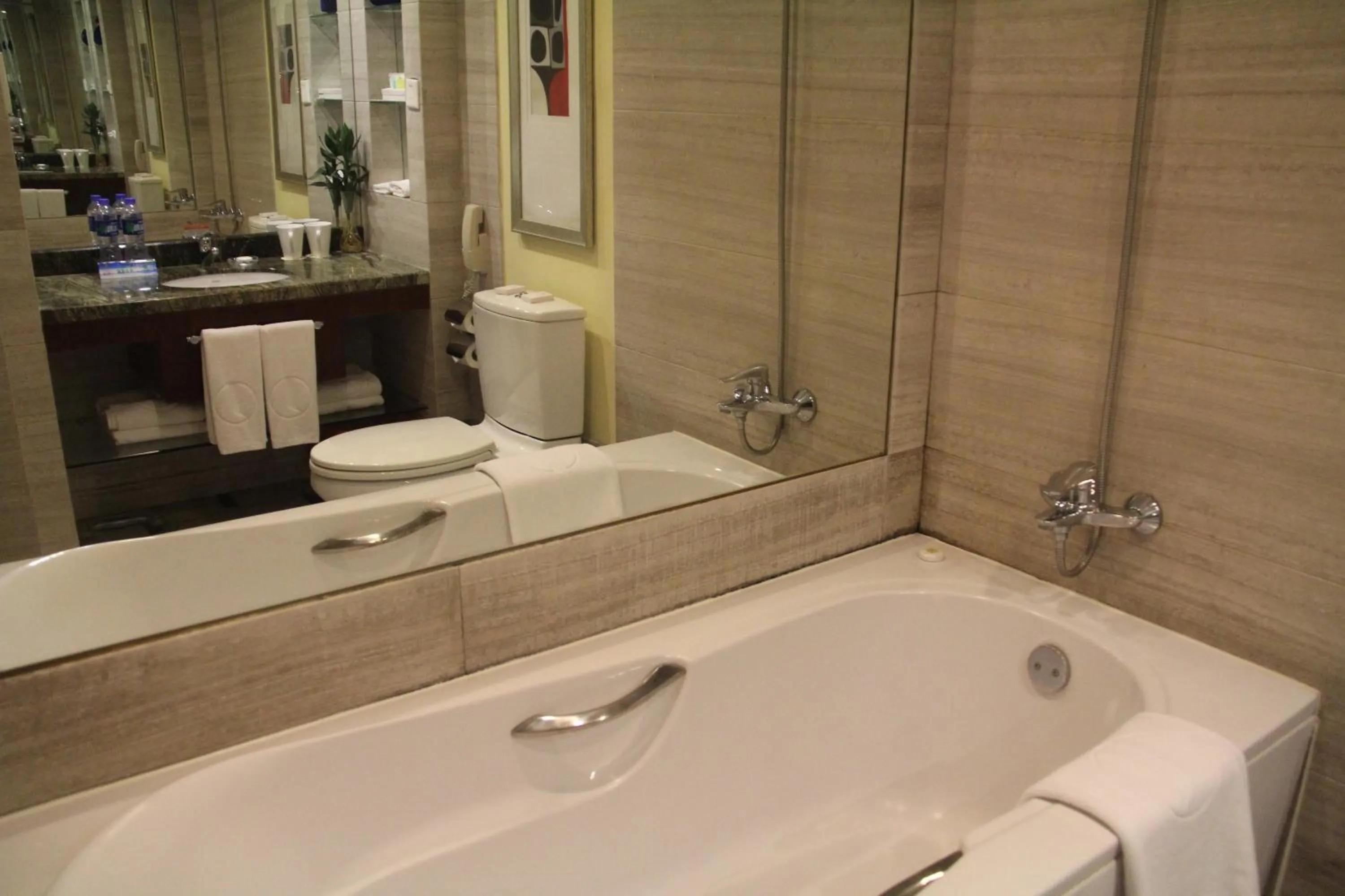 Bathroom in Jianguo Hotel Xi'an