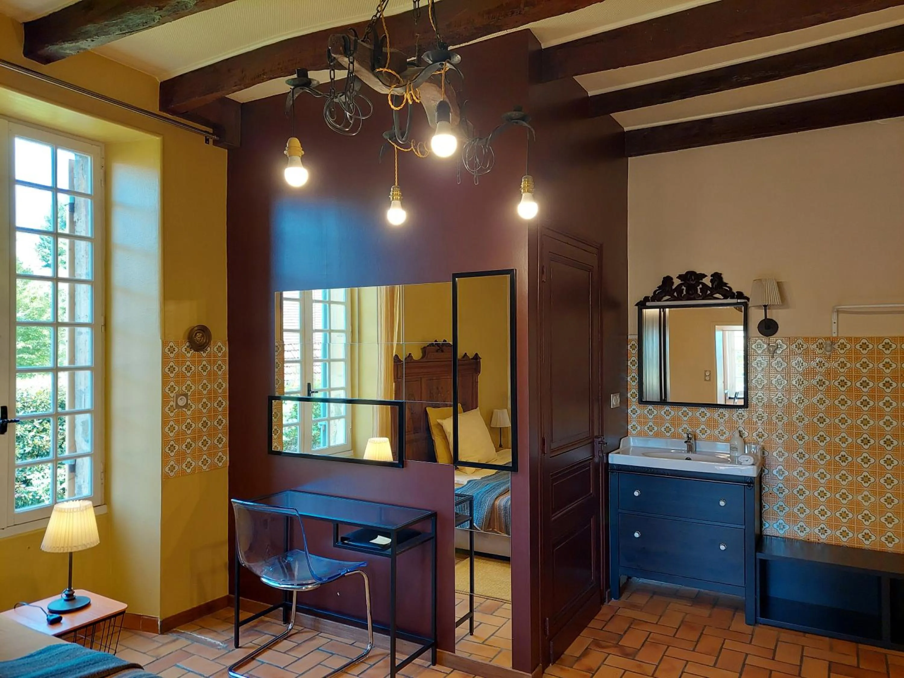 Bedroom in Rue du Château