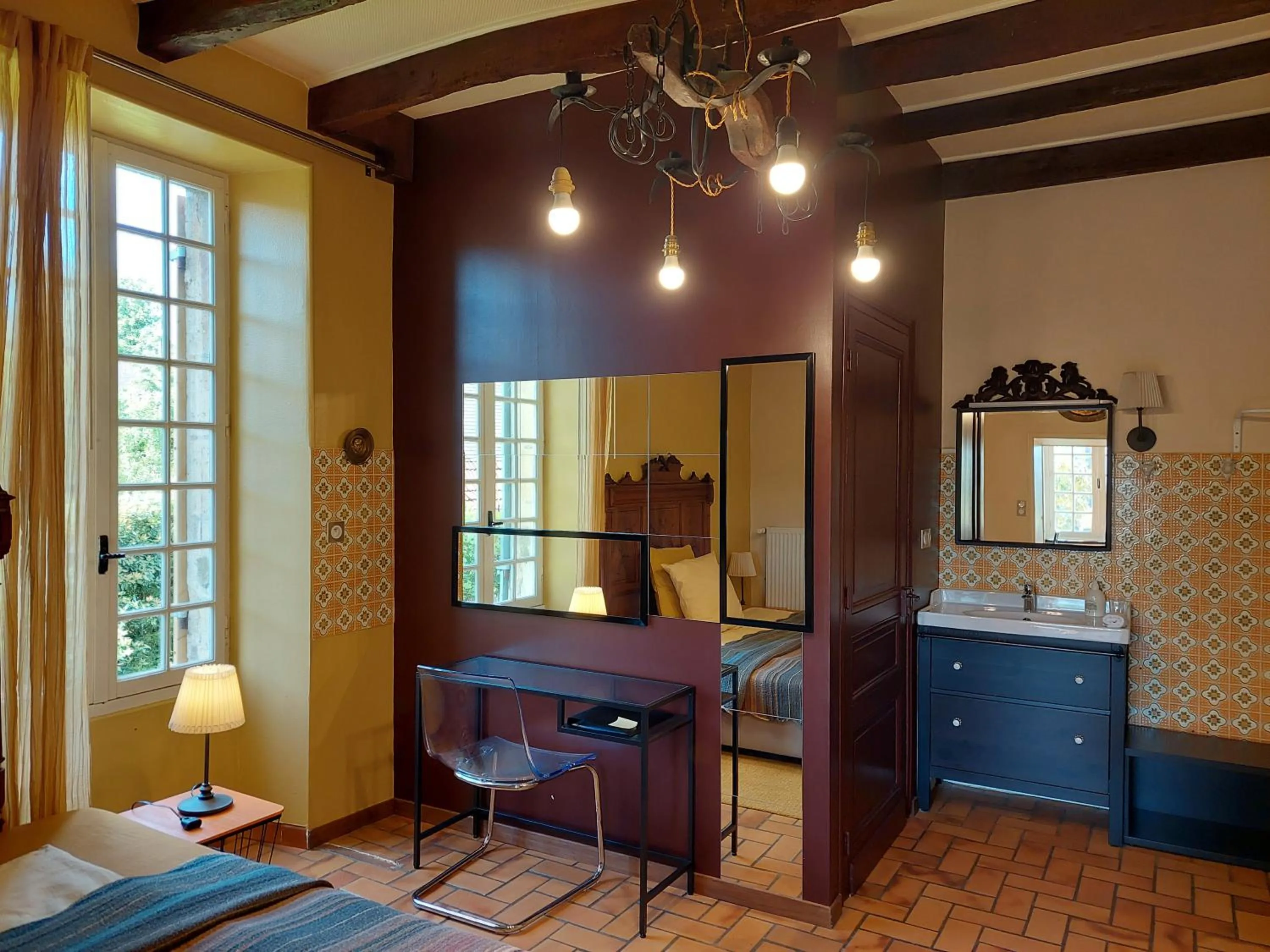 Bedroom in Rue du Château