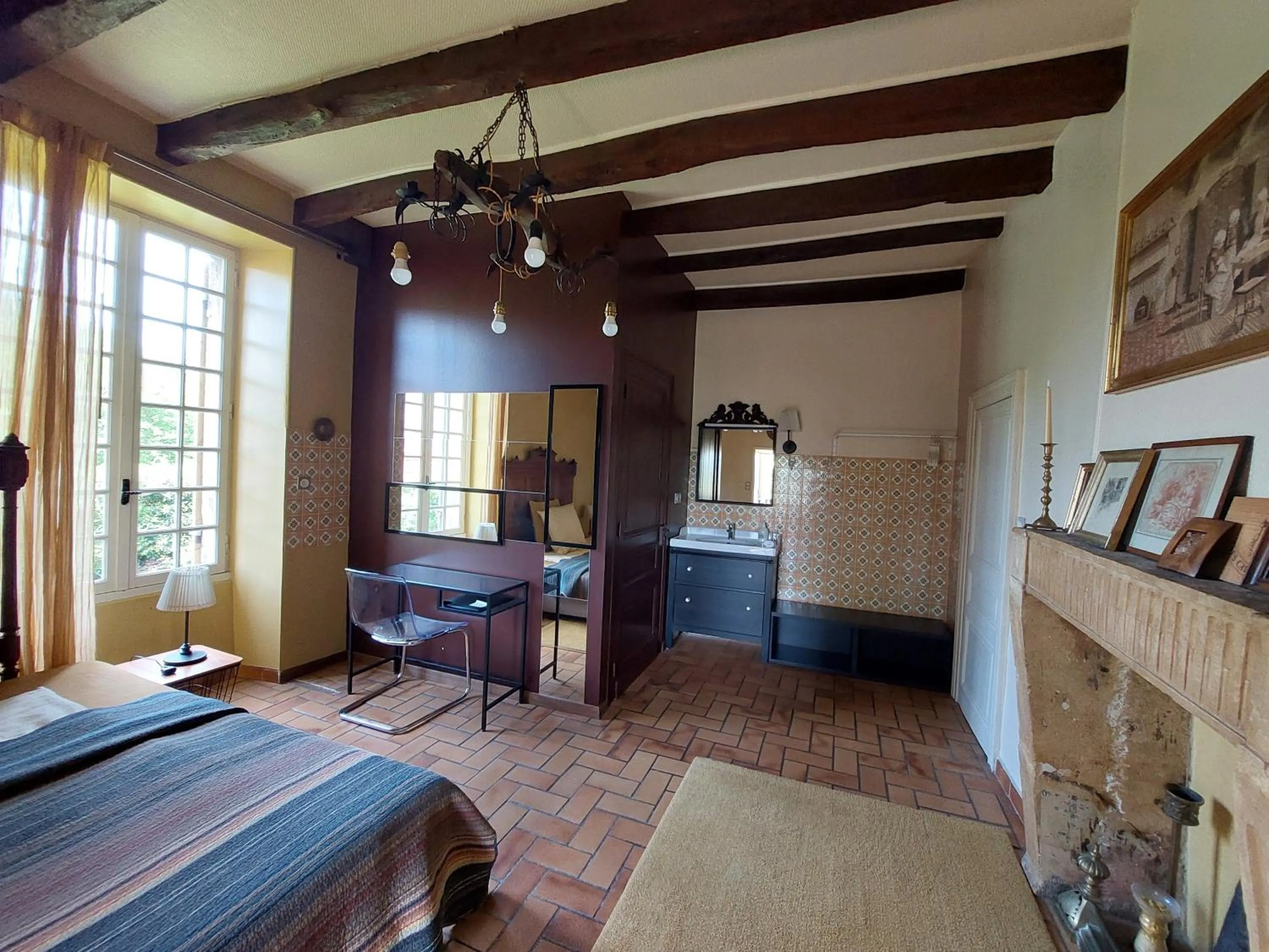 Photo of the whole room in Rue du Château