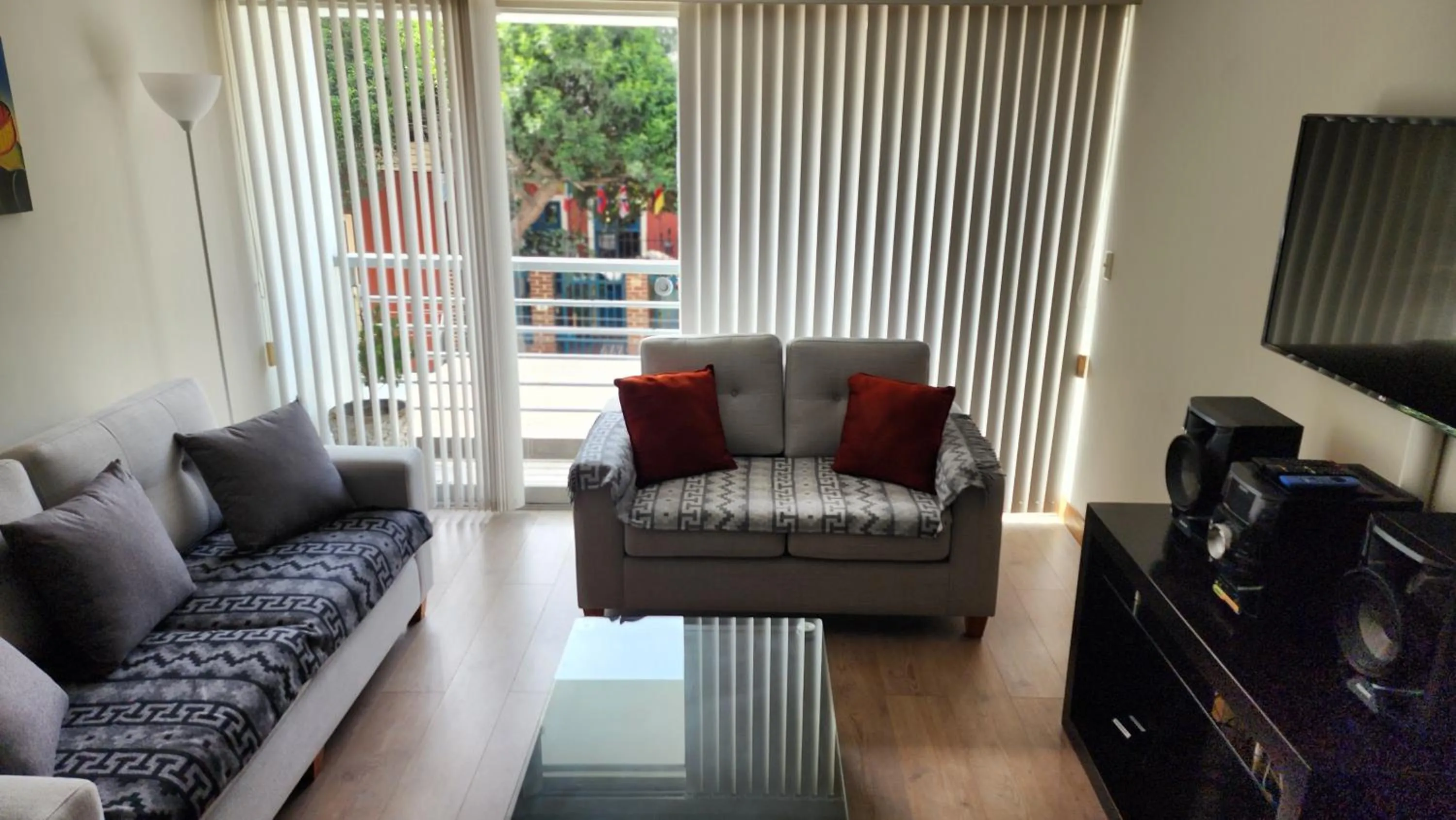 Miraflores Modern Baja Balta