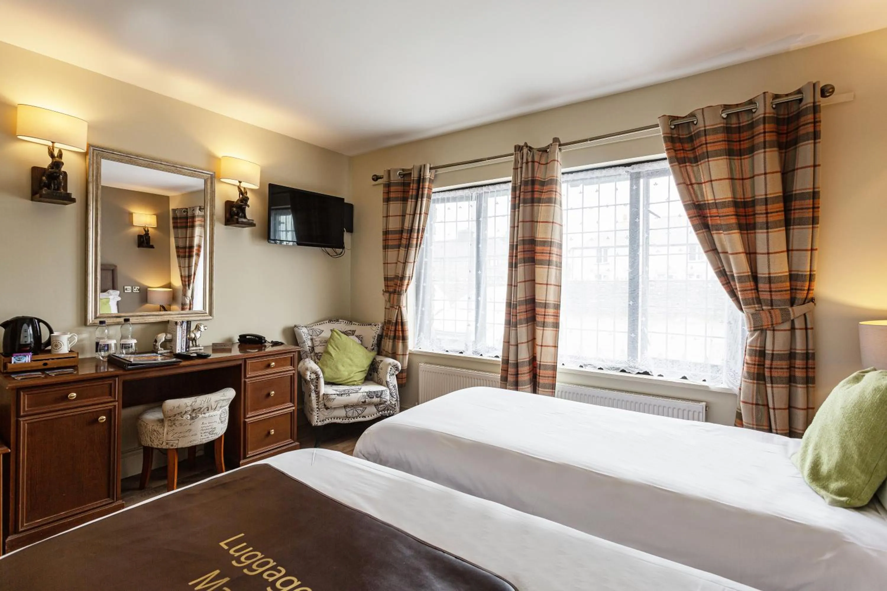 Bed in The Jamaica Inn, Bodmin, Cornwall - The Coaching Inn Group