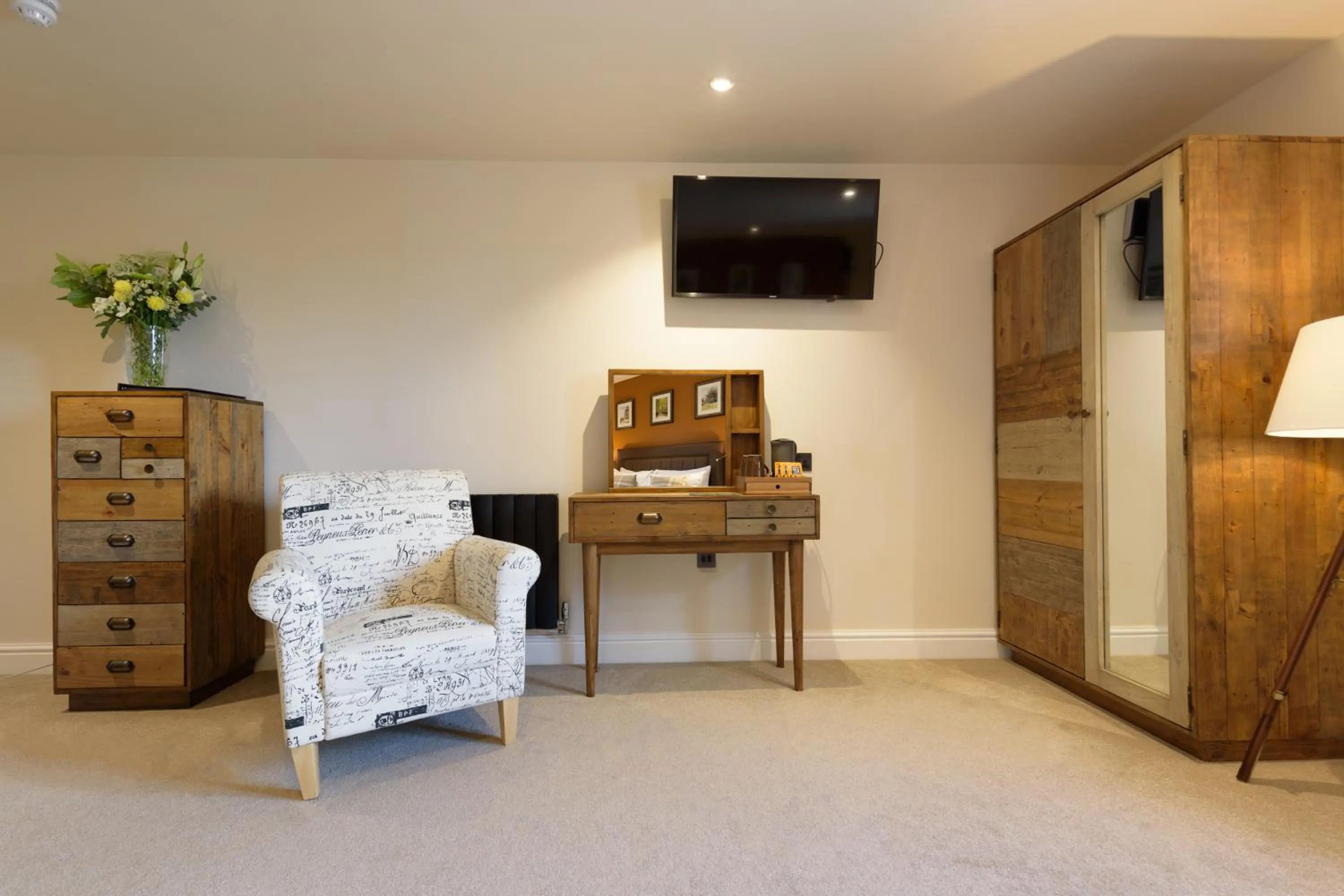 Bed in The Jamaica Inn, Bodmin, Cornwall - The Coaching Inn Group