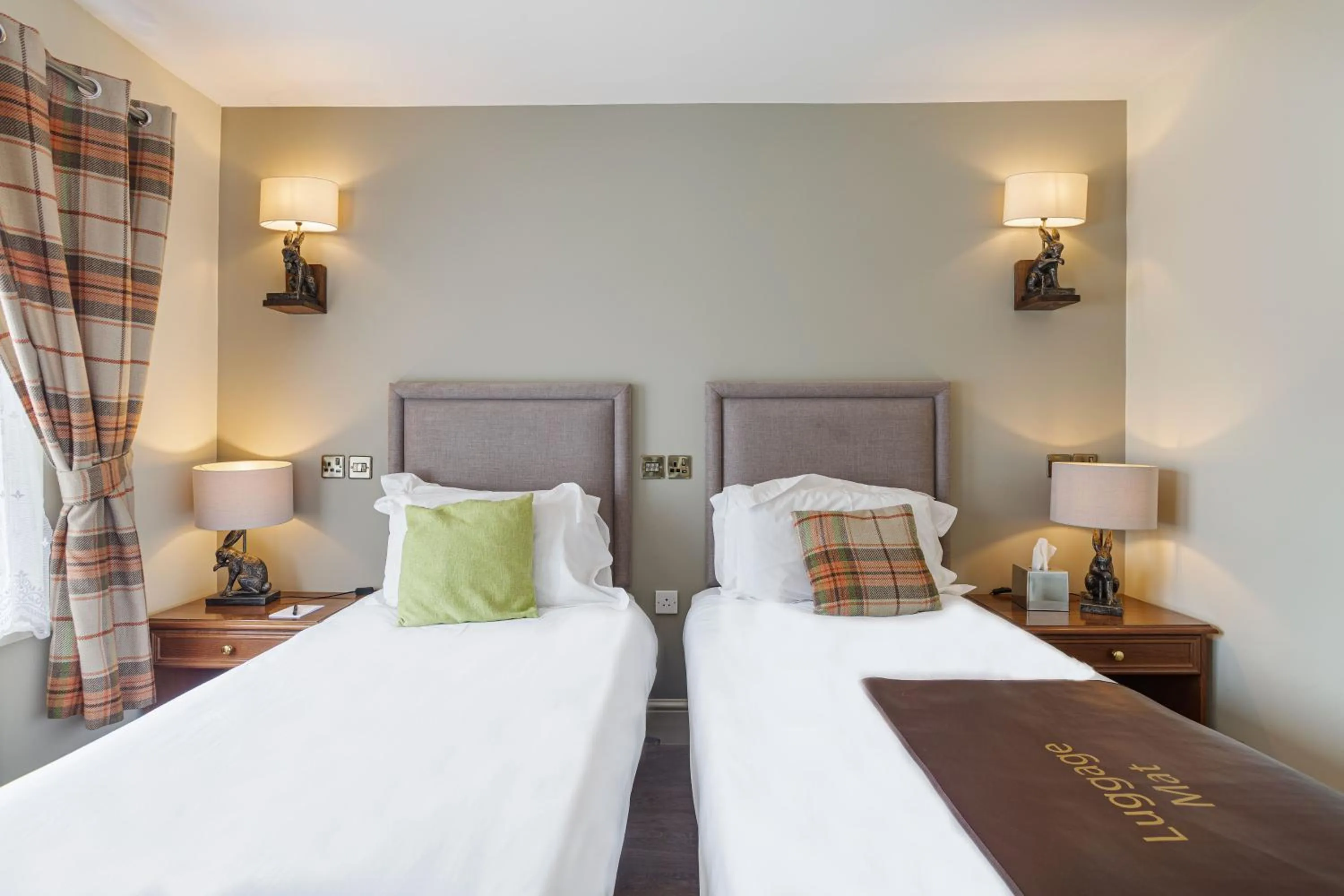 Bed in The Jamaica Inn, Bodmin, Cornwall - The Coaching Inn Group