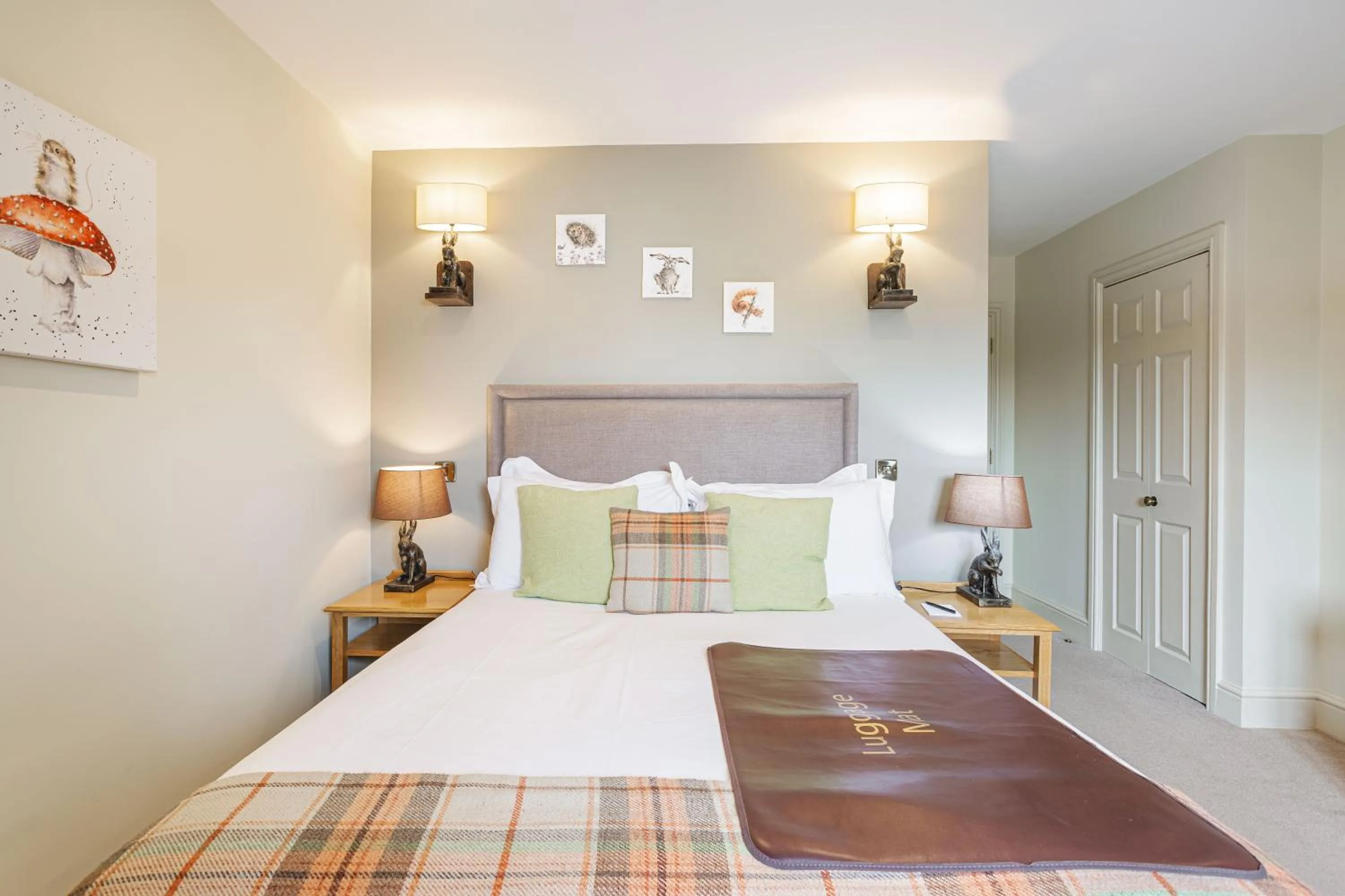 Bed in The Jamaica Inn, Bodmin, Cornwall - The Coaching Inn Group