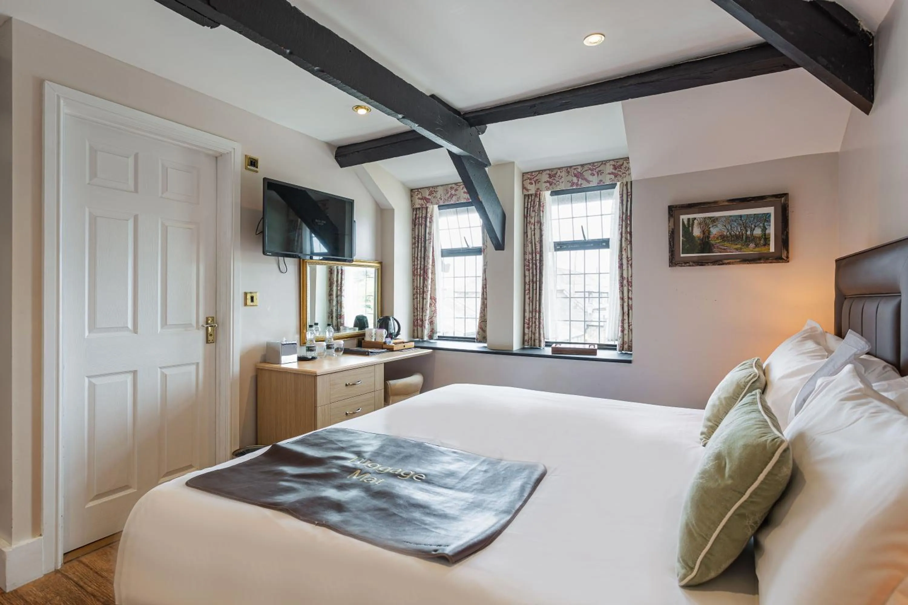 Bed in The Jamaica Inn, Bodmin, Cornwall - The Coaching Inn Group