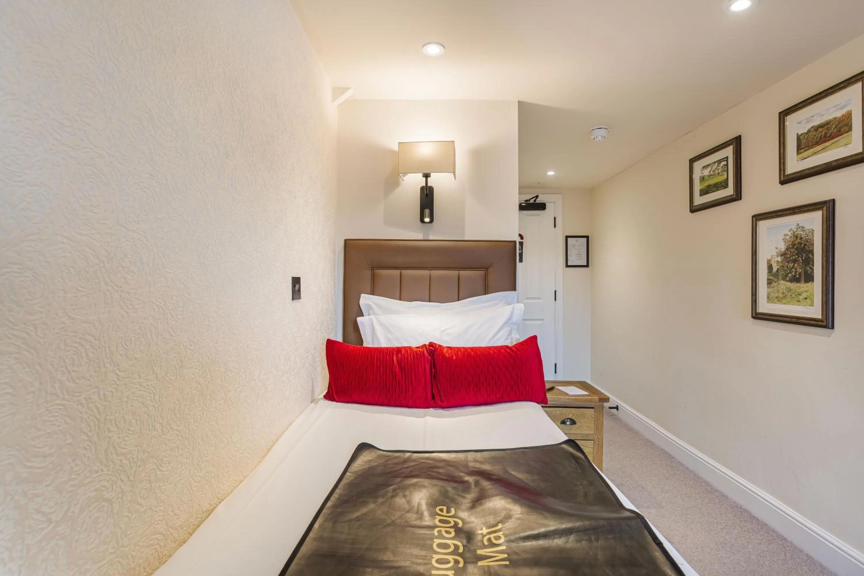 Bed in The Jamaica Inn, Bodmin, Cornwall - The Coaching Inn Group