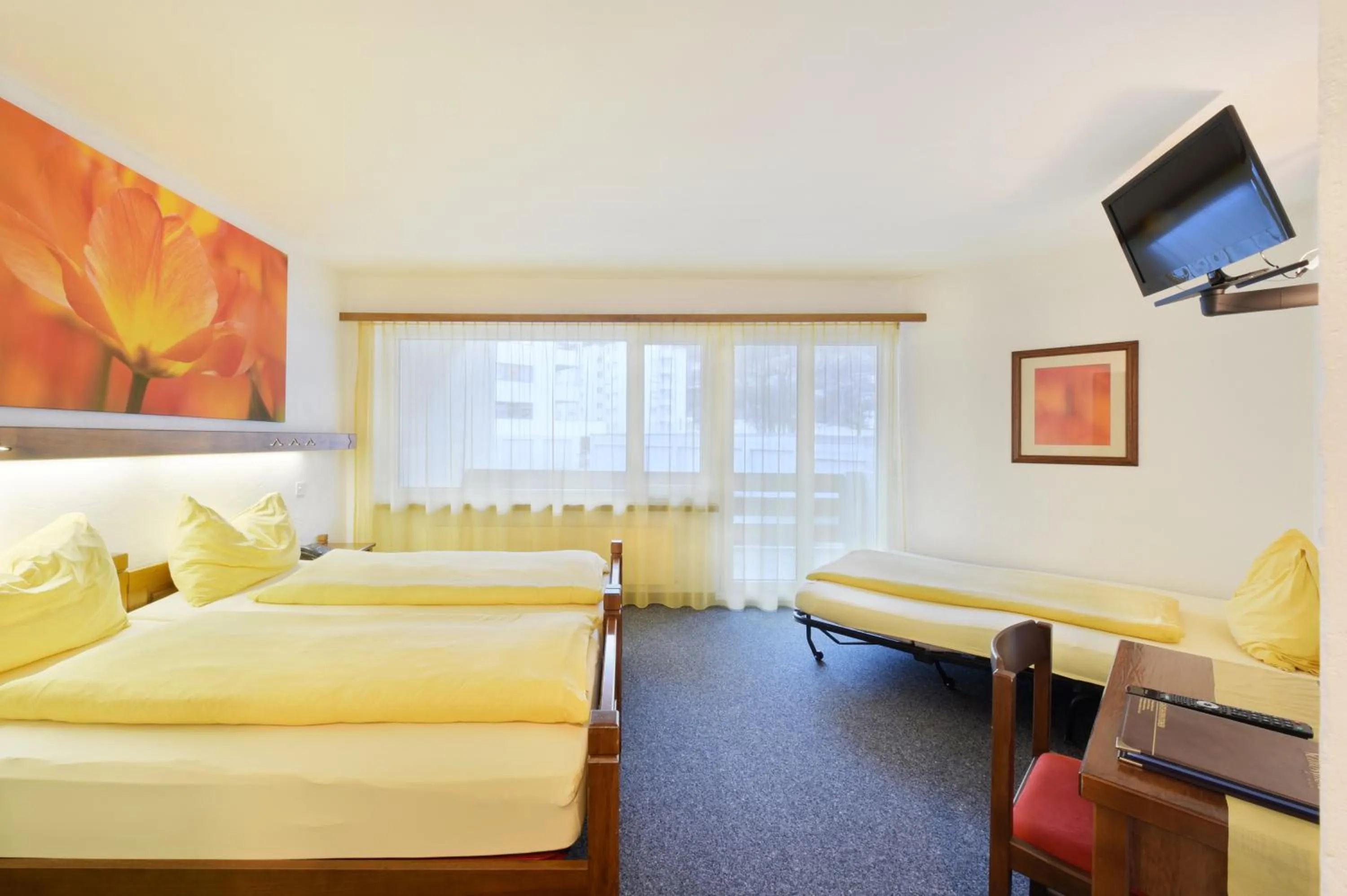 Photo of the whole room, Bed in Schlosshotel - Self Check-In Hotel