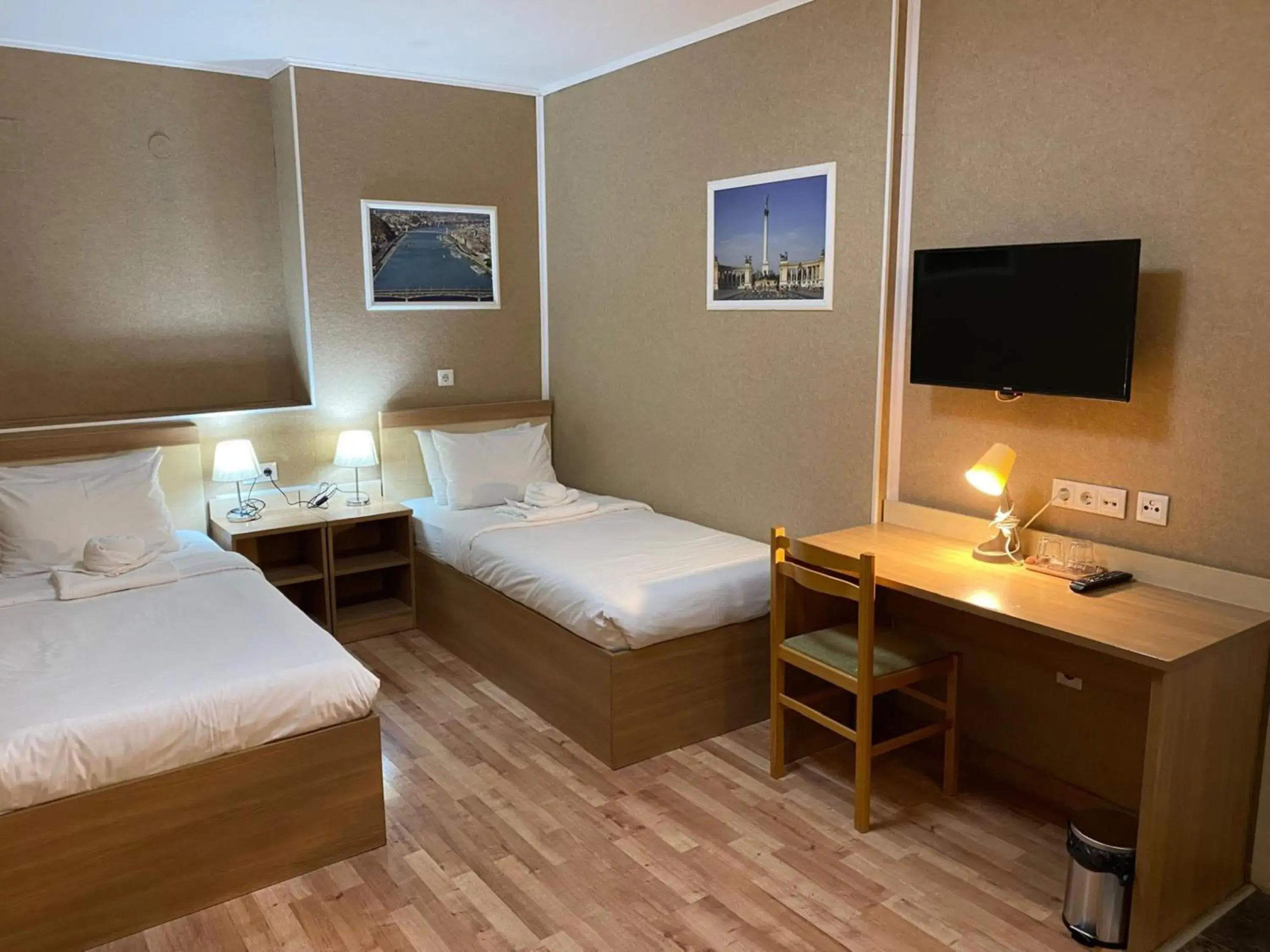 TV and multimedia, Bed in Silver Hotel Budapest City Center TV and multimedia, Bed in Silver Hotel Budapest City Center