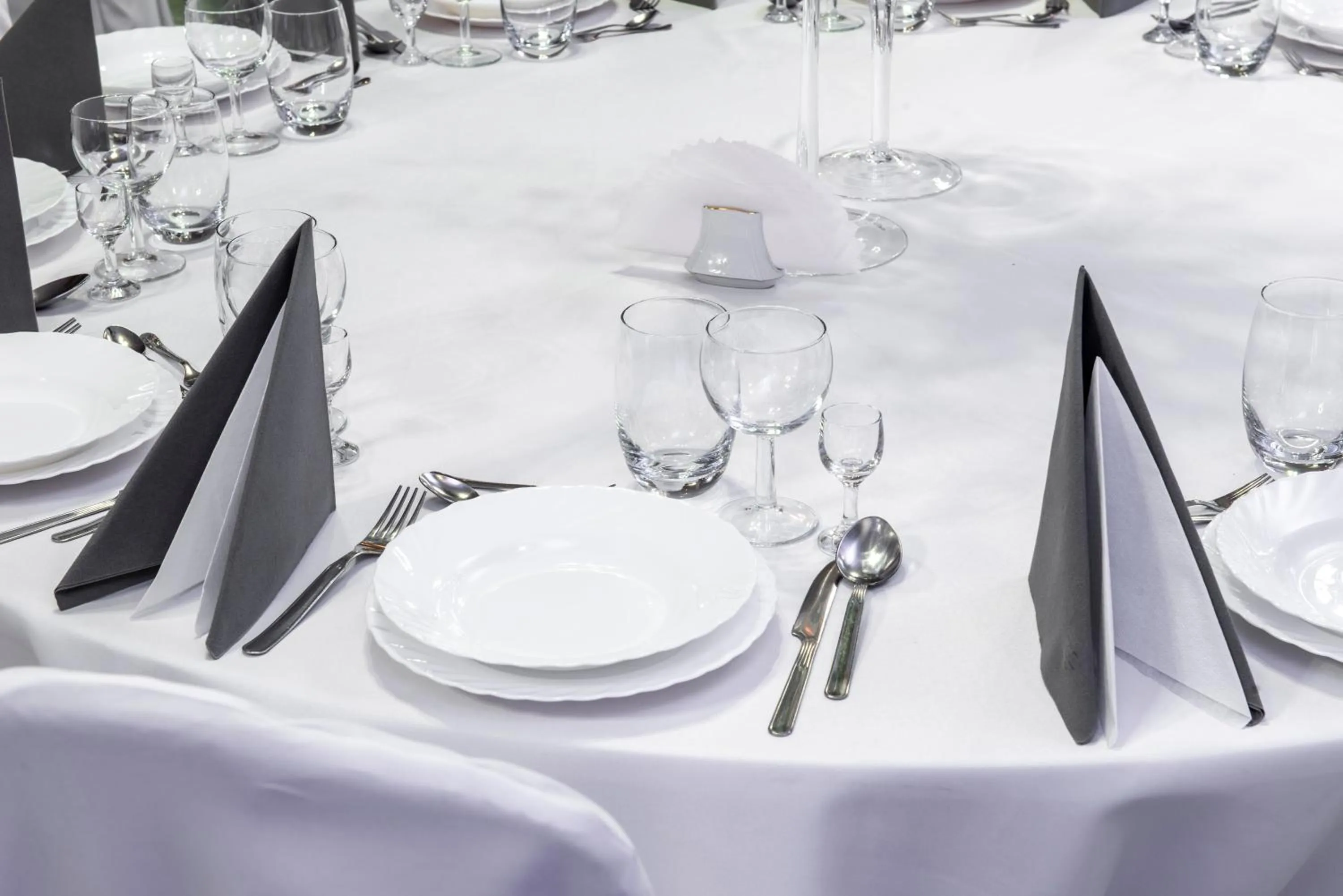 Restaurant/places to eat in First Hotel