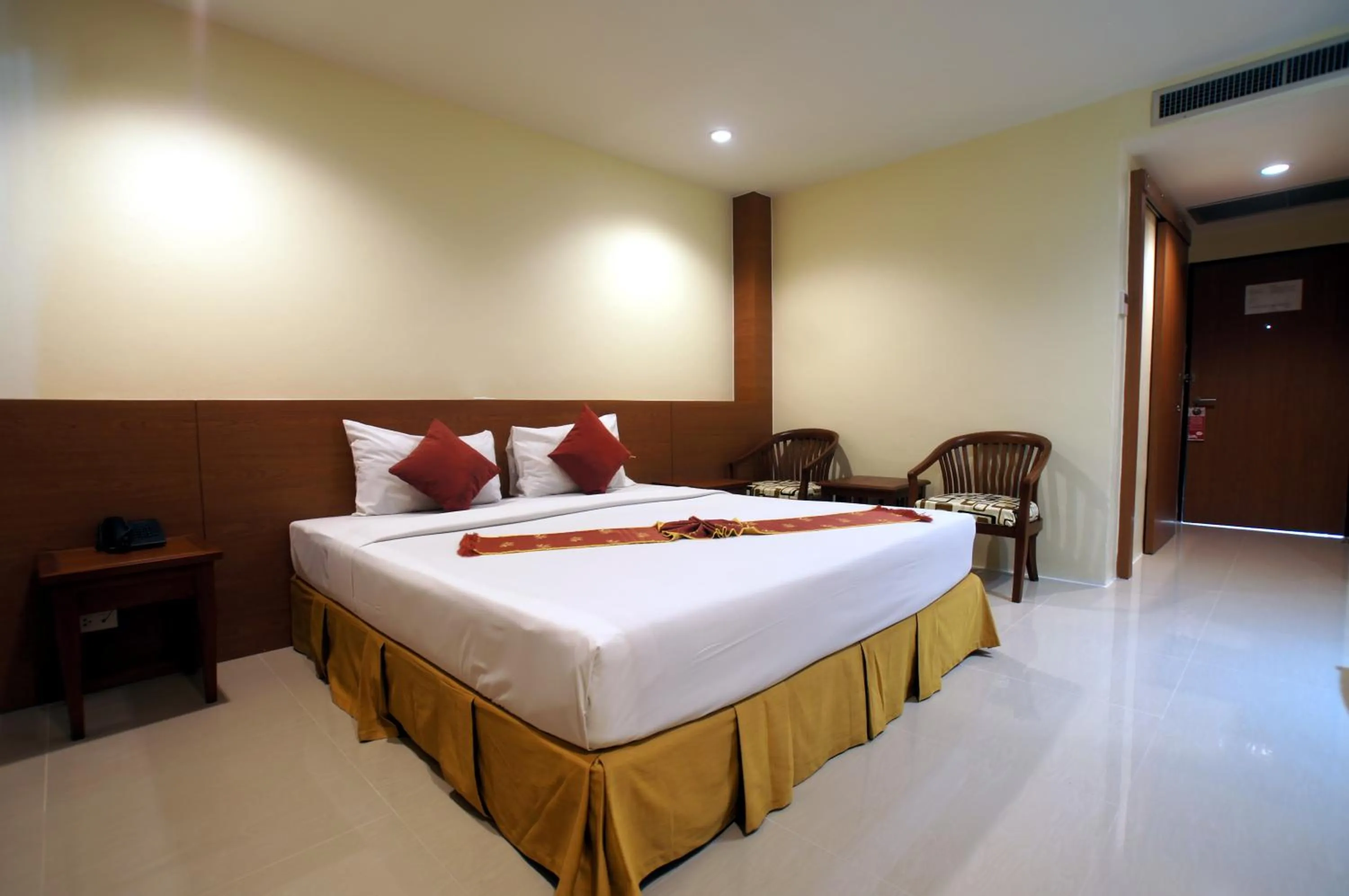 Bed in Khaolak Sunset Resort - Adults Only - SHA Extra Plus