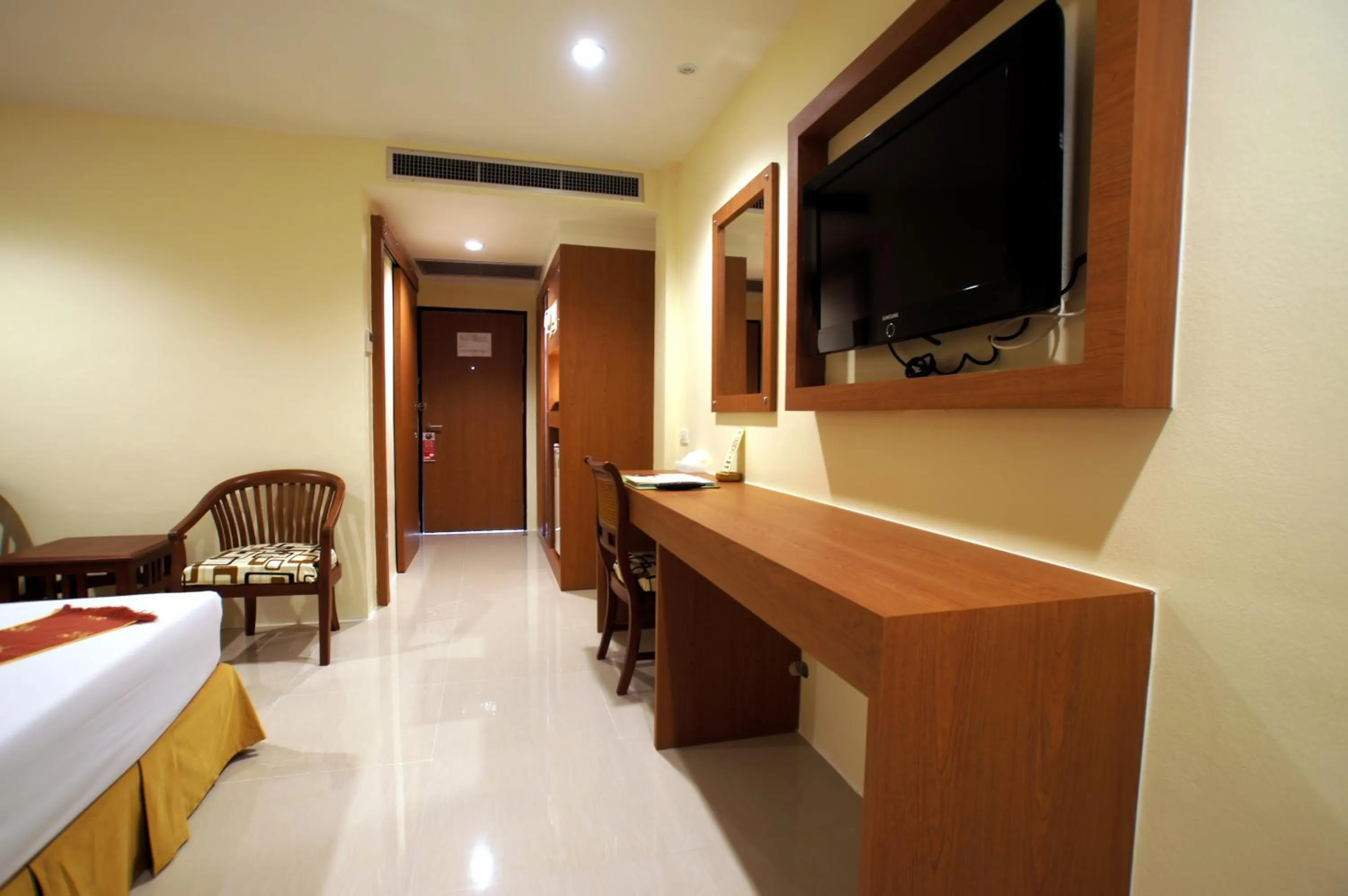 TV and multimedia, Bed in Khaolak Sunset Resort - Adults Only - SHA Extra Plus