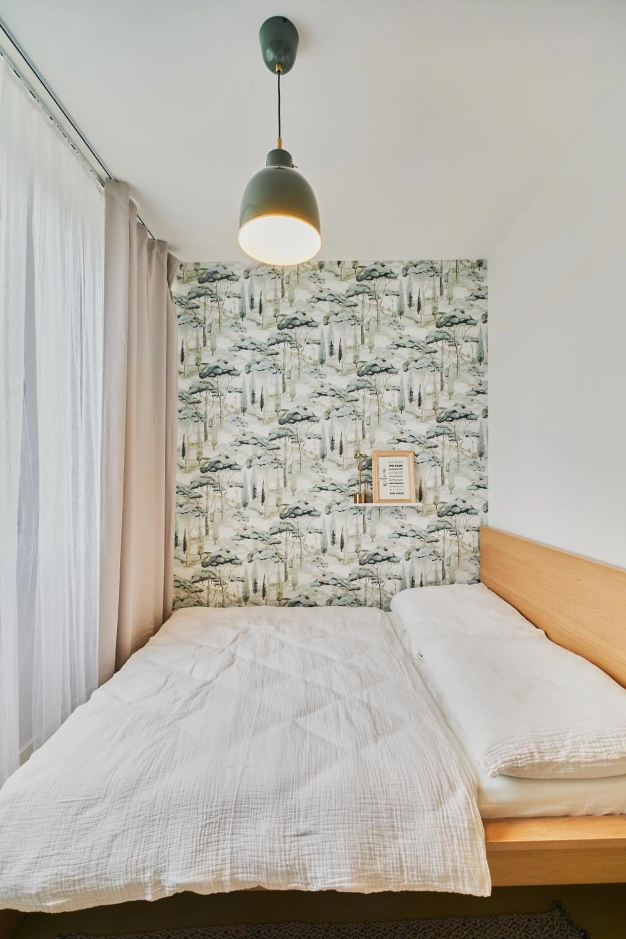 Single Room with Private Bathroom in Hostel Prazacka