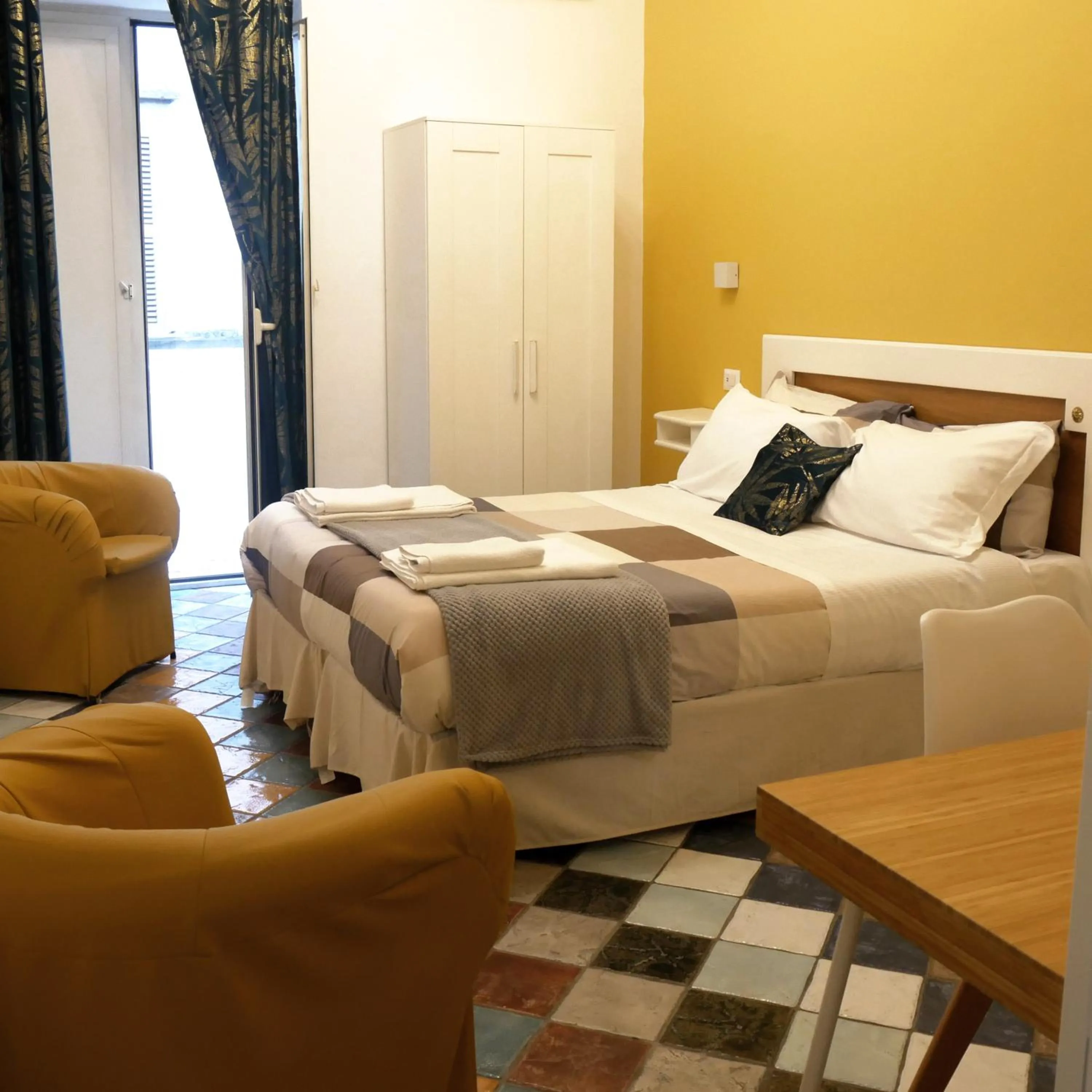 Photo of the whole room, Bed in Firenze32