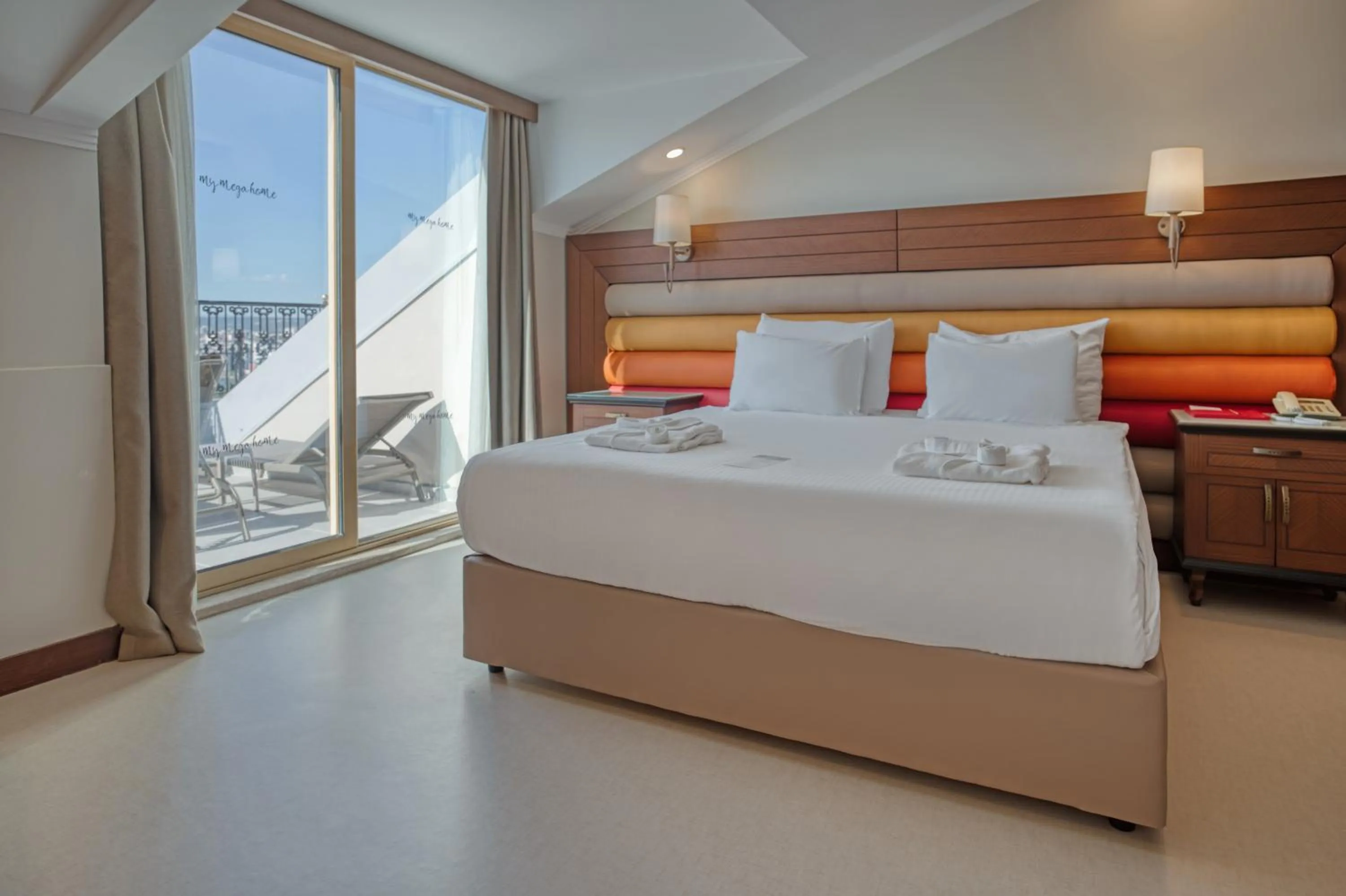 Bed in Megasaray Westbeach Antalya