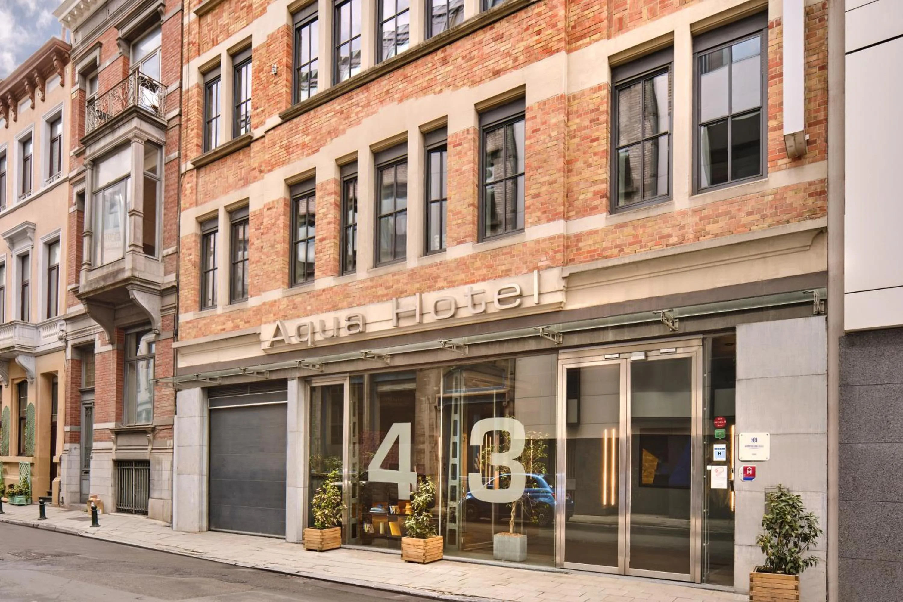 Facade/entrance in Hôtel Aqua by HappyCulture