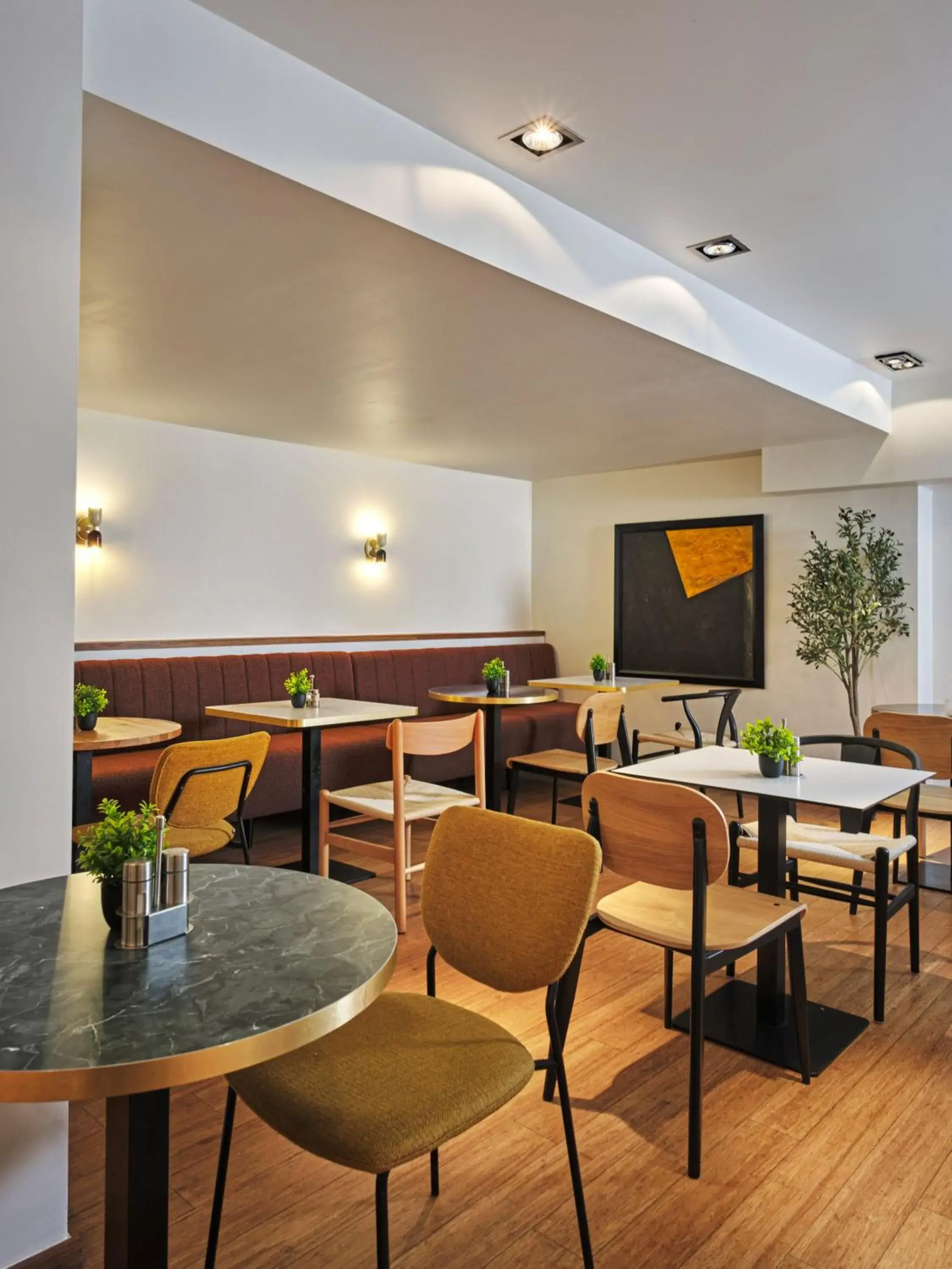 Restaurant/places to eat in Hôtel Aqua by HappyCulture Restaurant/places to eat in Hôtel Aqua by HappyCulture