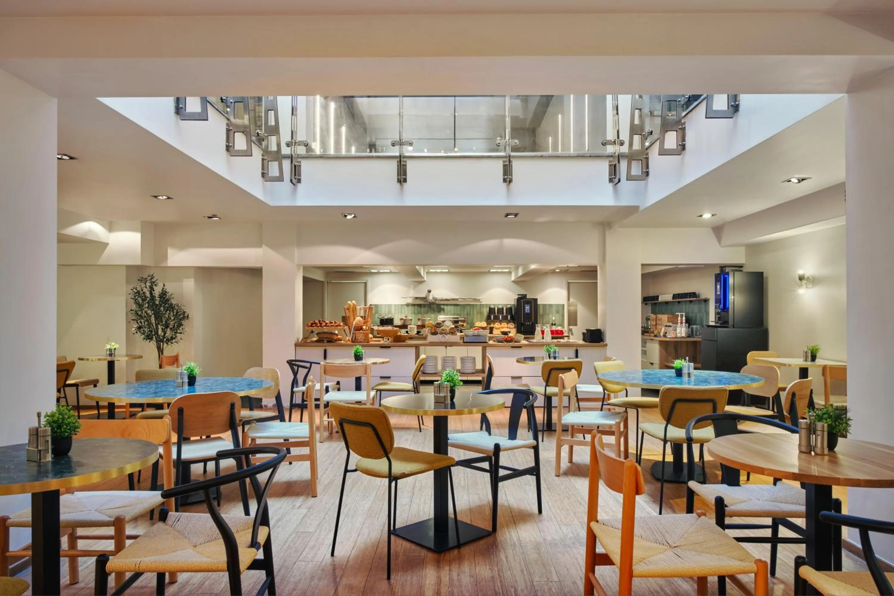 Restaurant/places to eat in Hôtel Aqua by HappyCulture