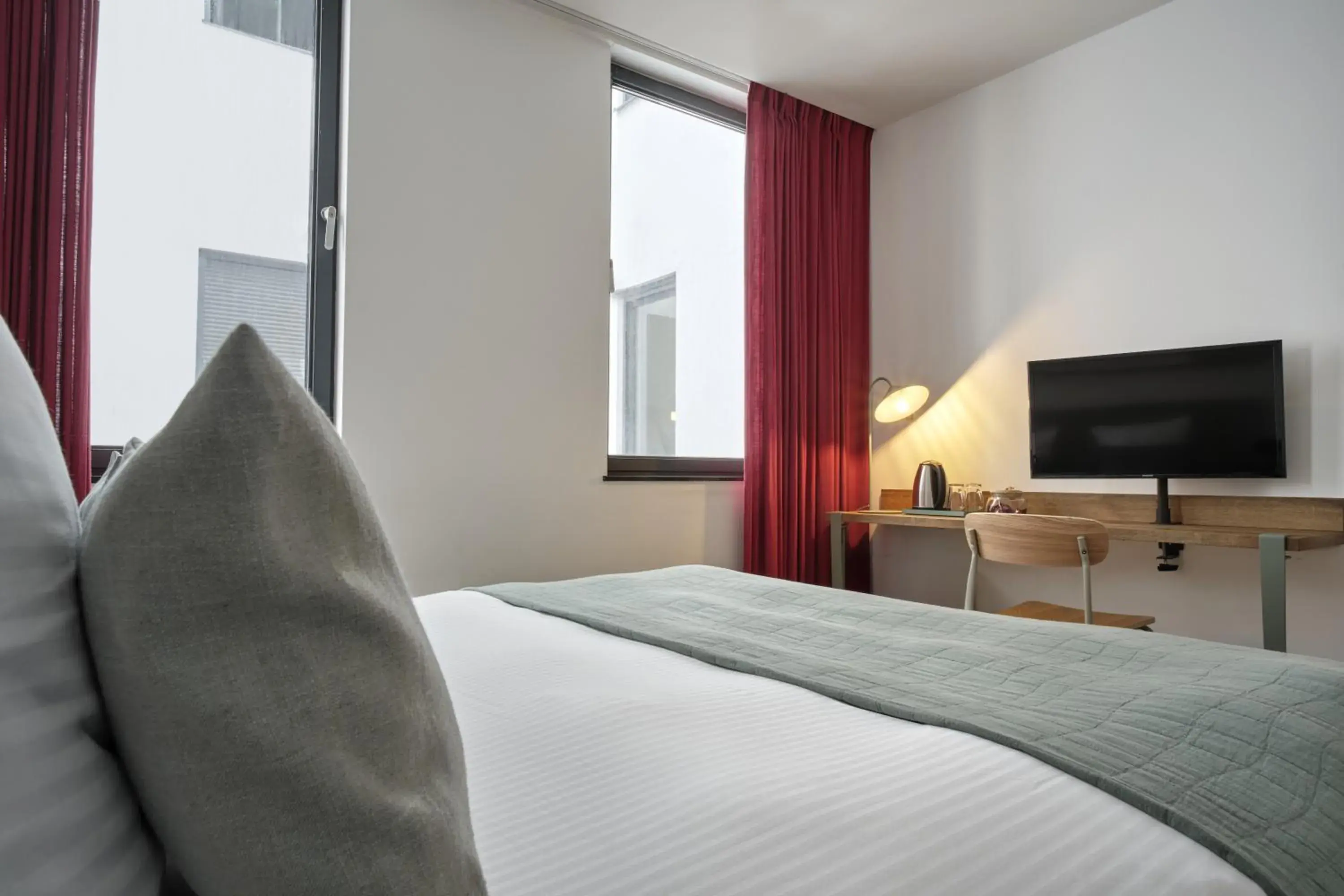 Bedroom, Bed in Hôtel Aqua by HappyCulture Bedroom, Bed in Hôtel Aqua by HappyCulture