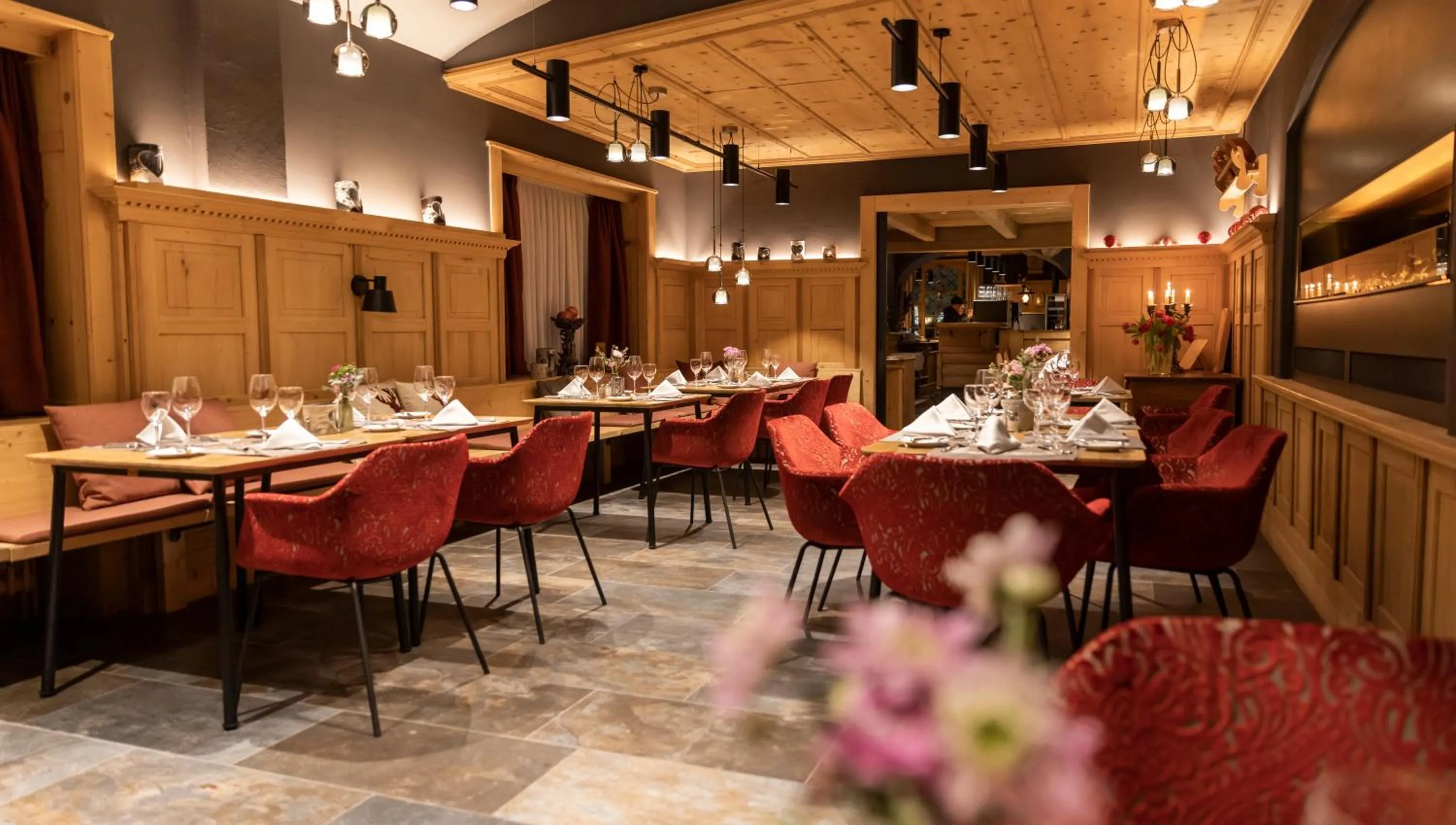 Restaurant/places to eat in Hotel Parsenn