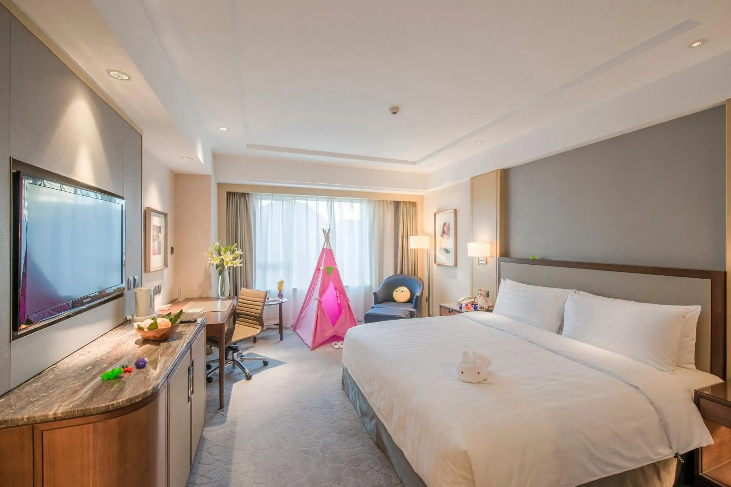 Bedroom, Bed in Shangri-La Changchun Bedroom, Bed in Shangri-La Changchun