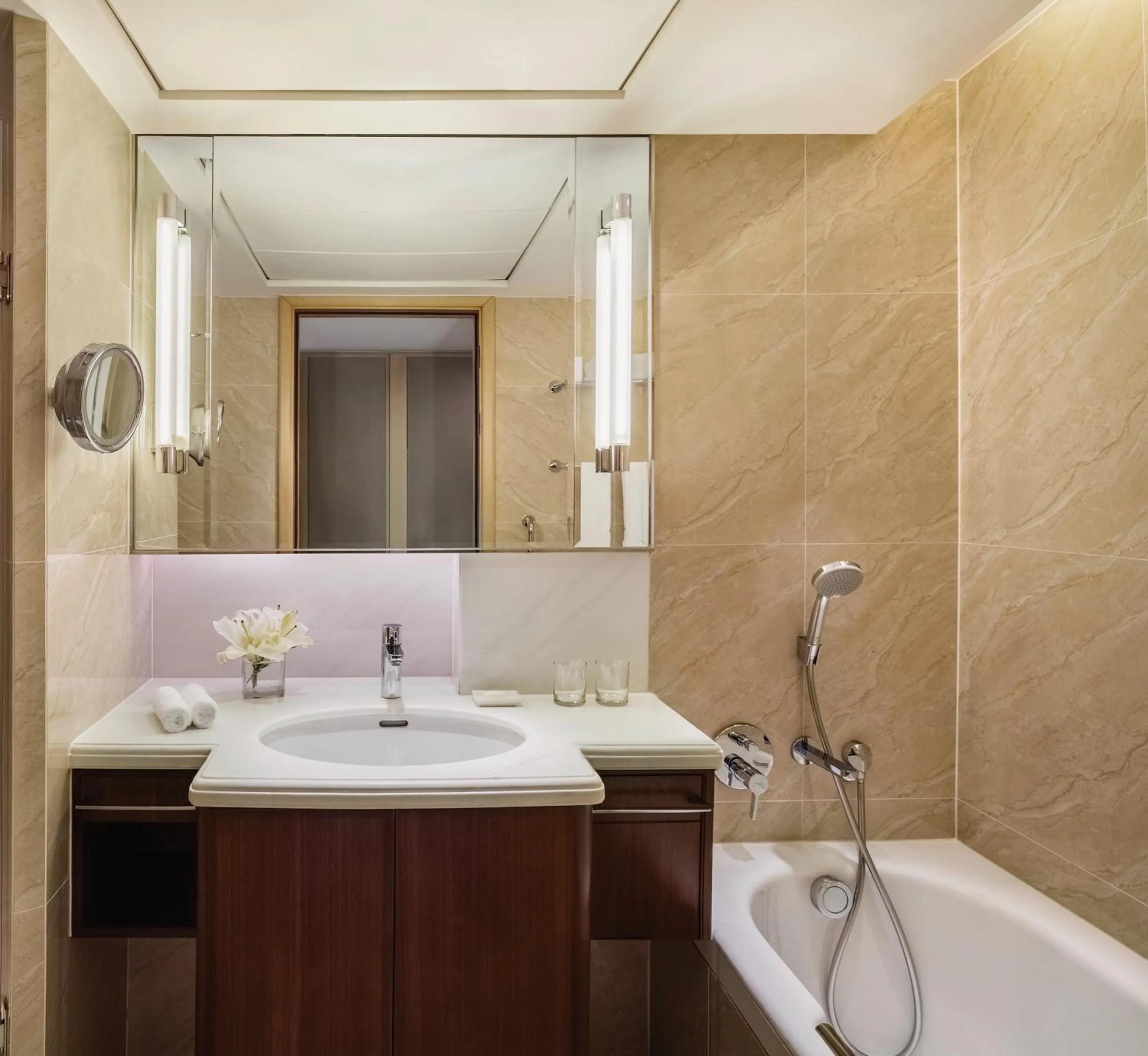 Shower in Shangri-La Changchun