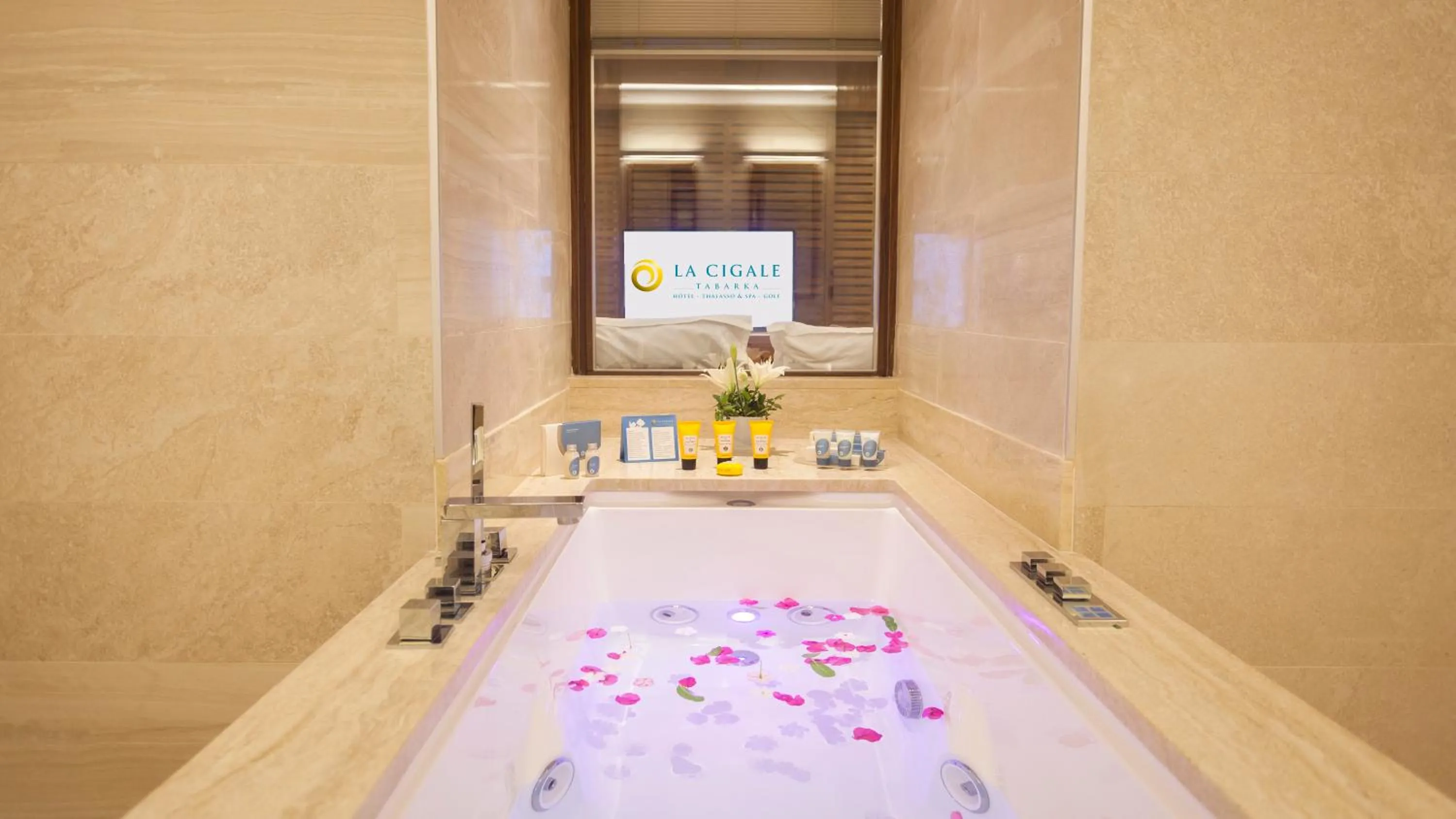 Hot Tub in La Cigale Tabarka