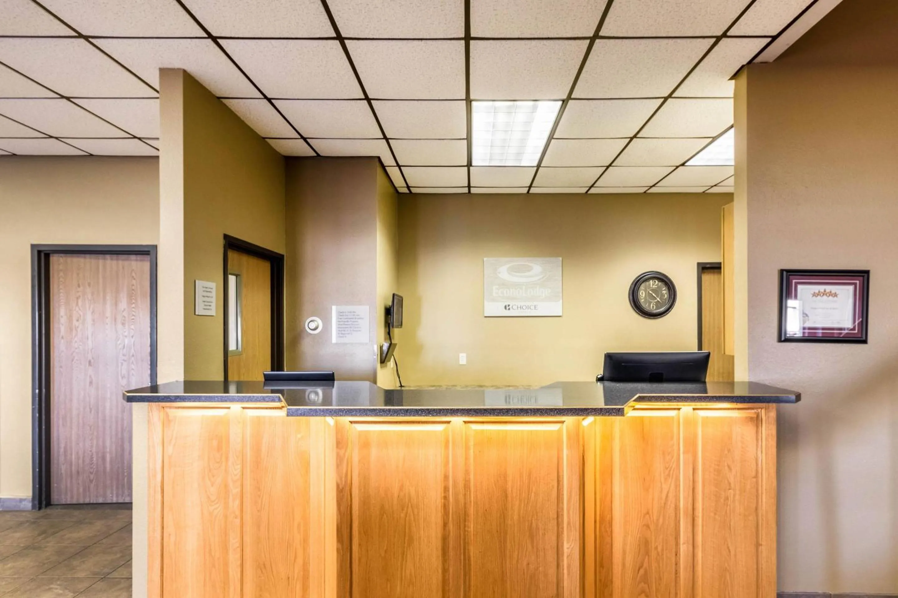 Lobby or reception in Econo Lodge - Valley City