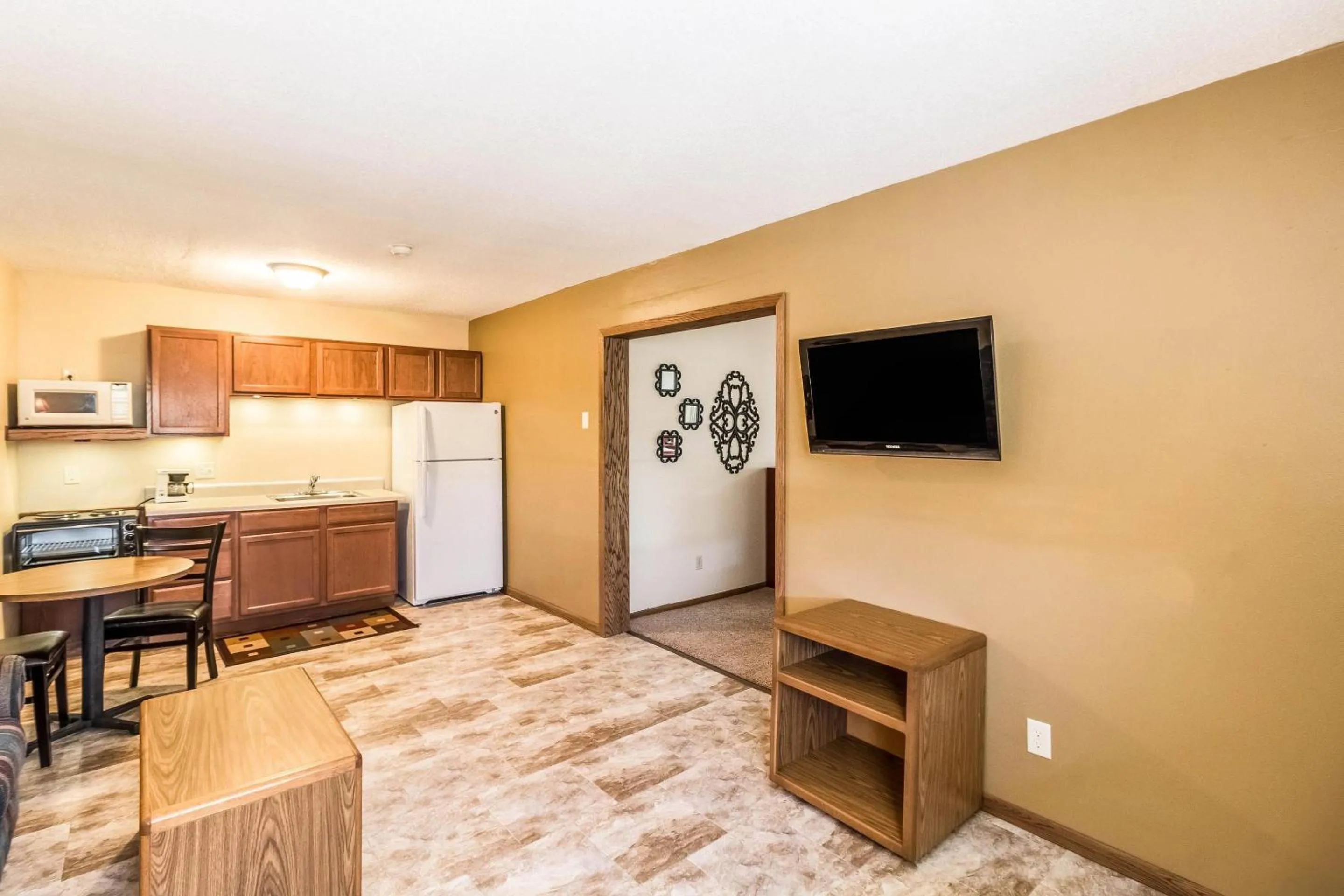 Bedroom in Econo Lodge - Valley City