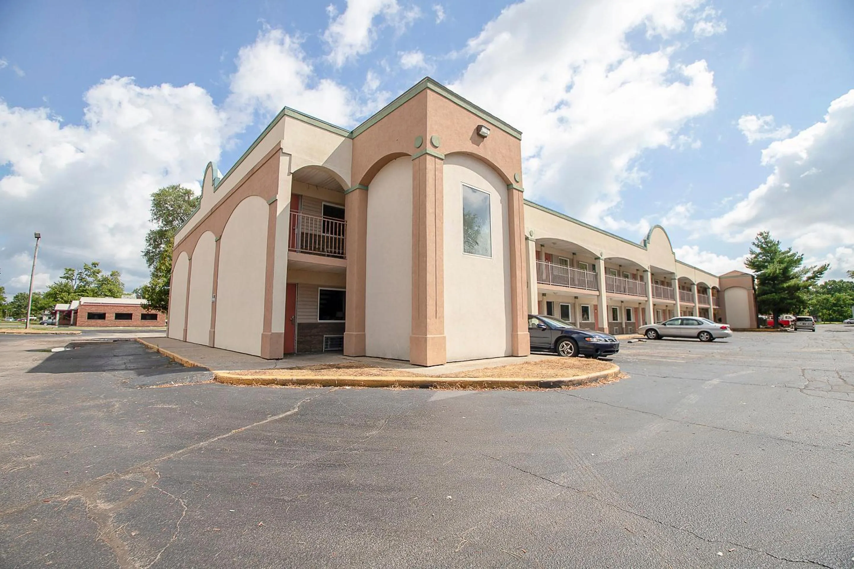 Facade/entrance in Hotel O Daylight Inn Elkhart I-90, IN