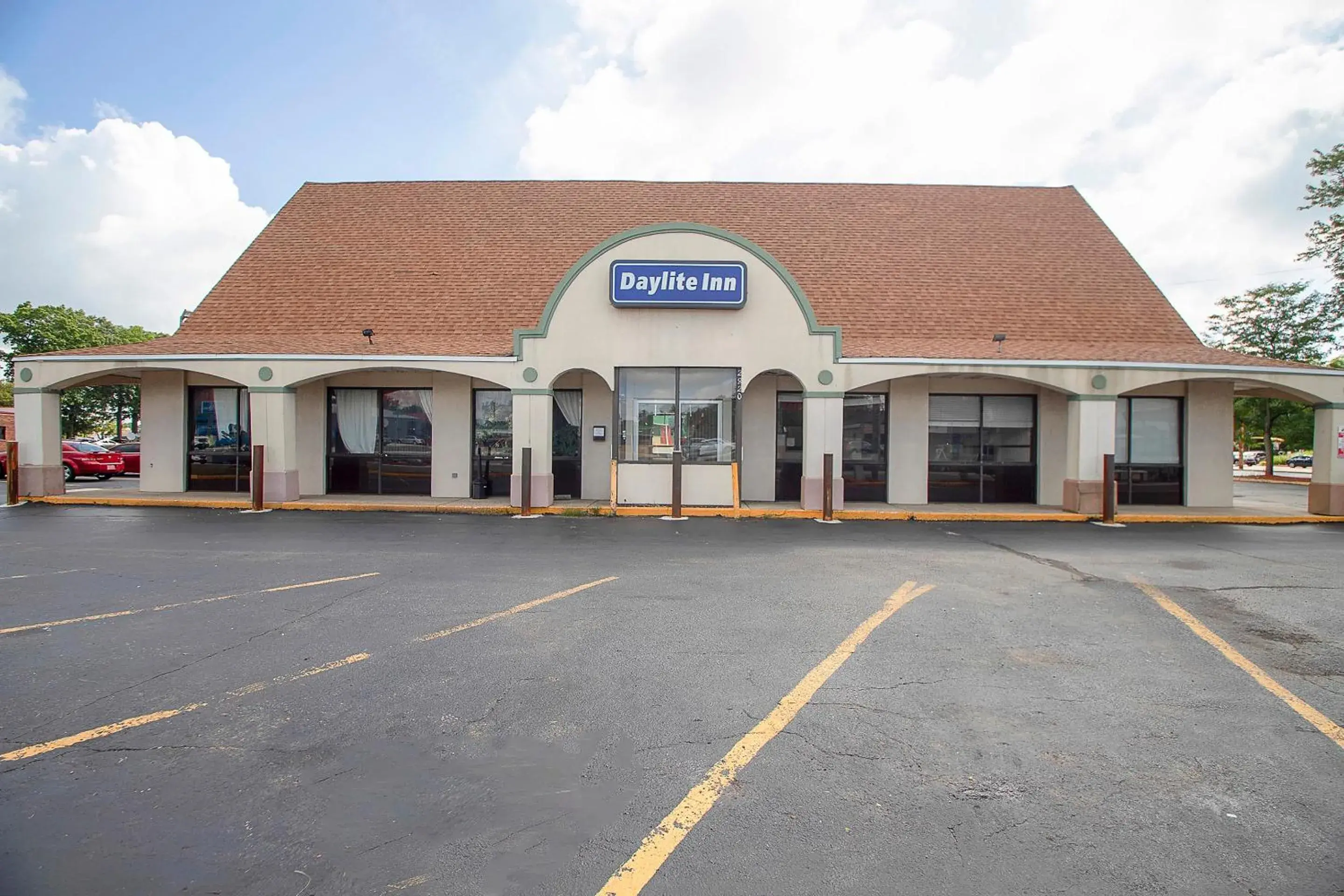 Facade/entrance in Hotel O Daylight Inn Elkhart I-90, IN Facade/entrance in Hotel O Daylight Inn Elkhart I-90, IN