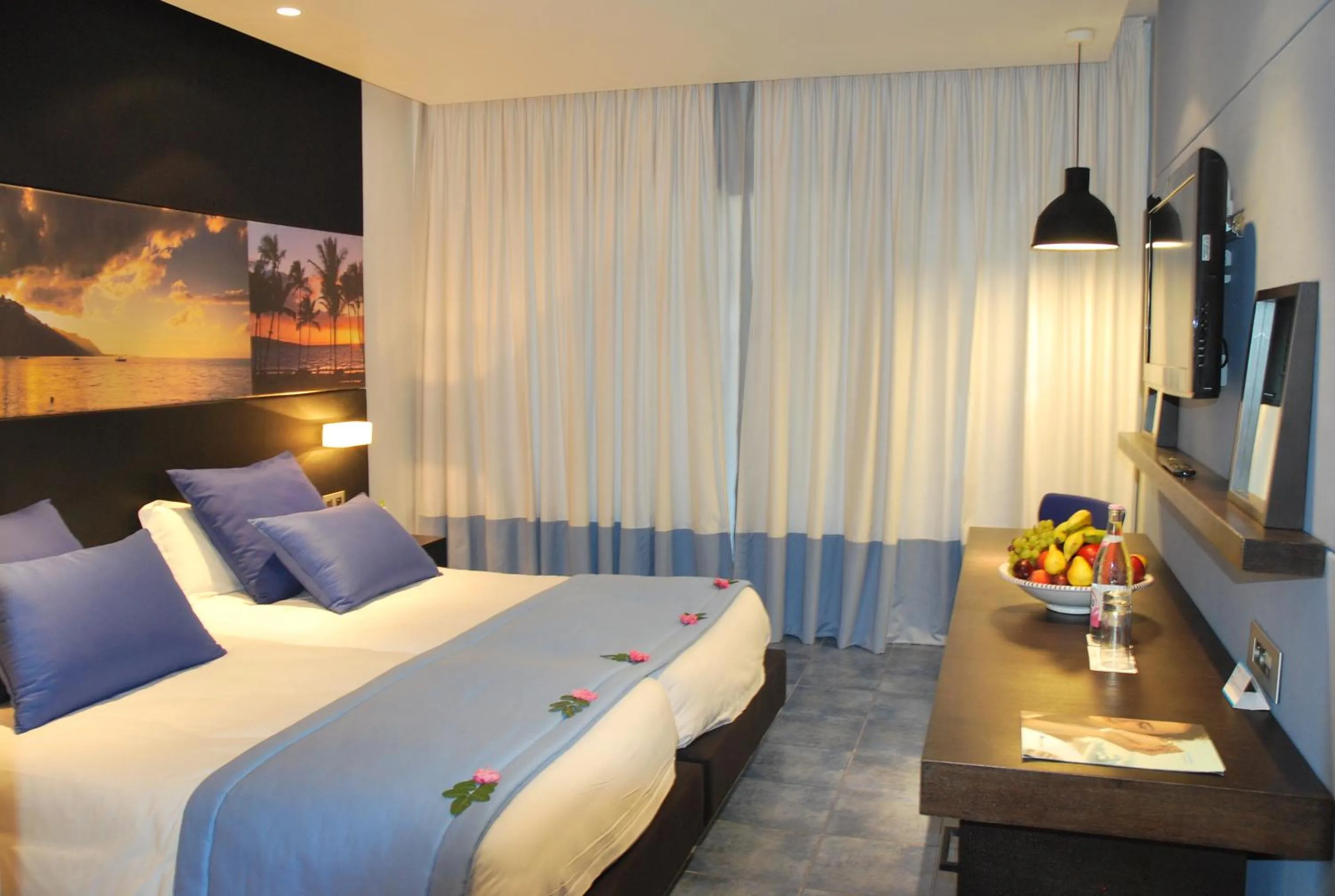 Photo of the whole room in Sentido Phenicia