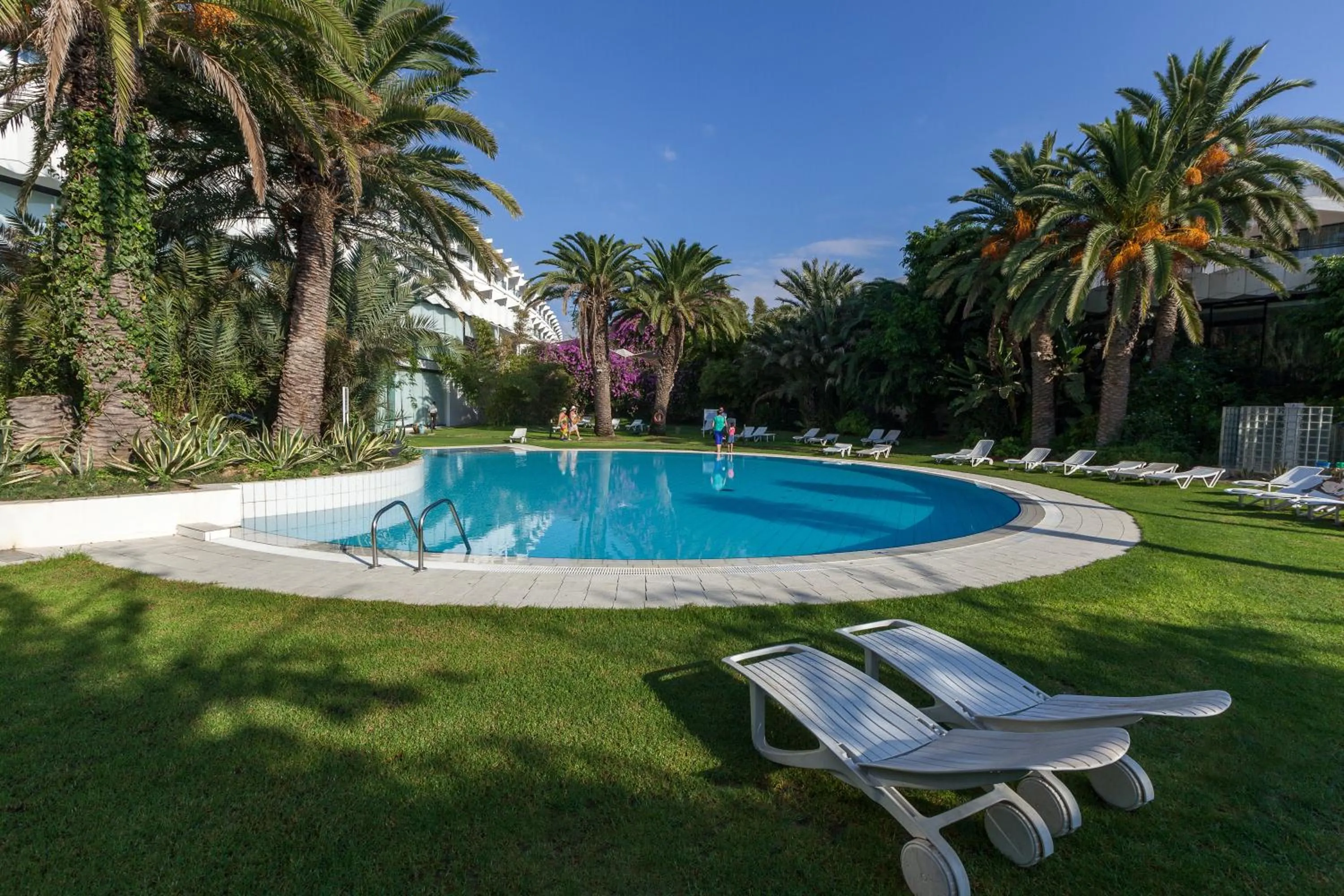 Swimming pool in Sentido Phenicia