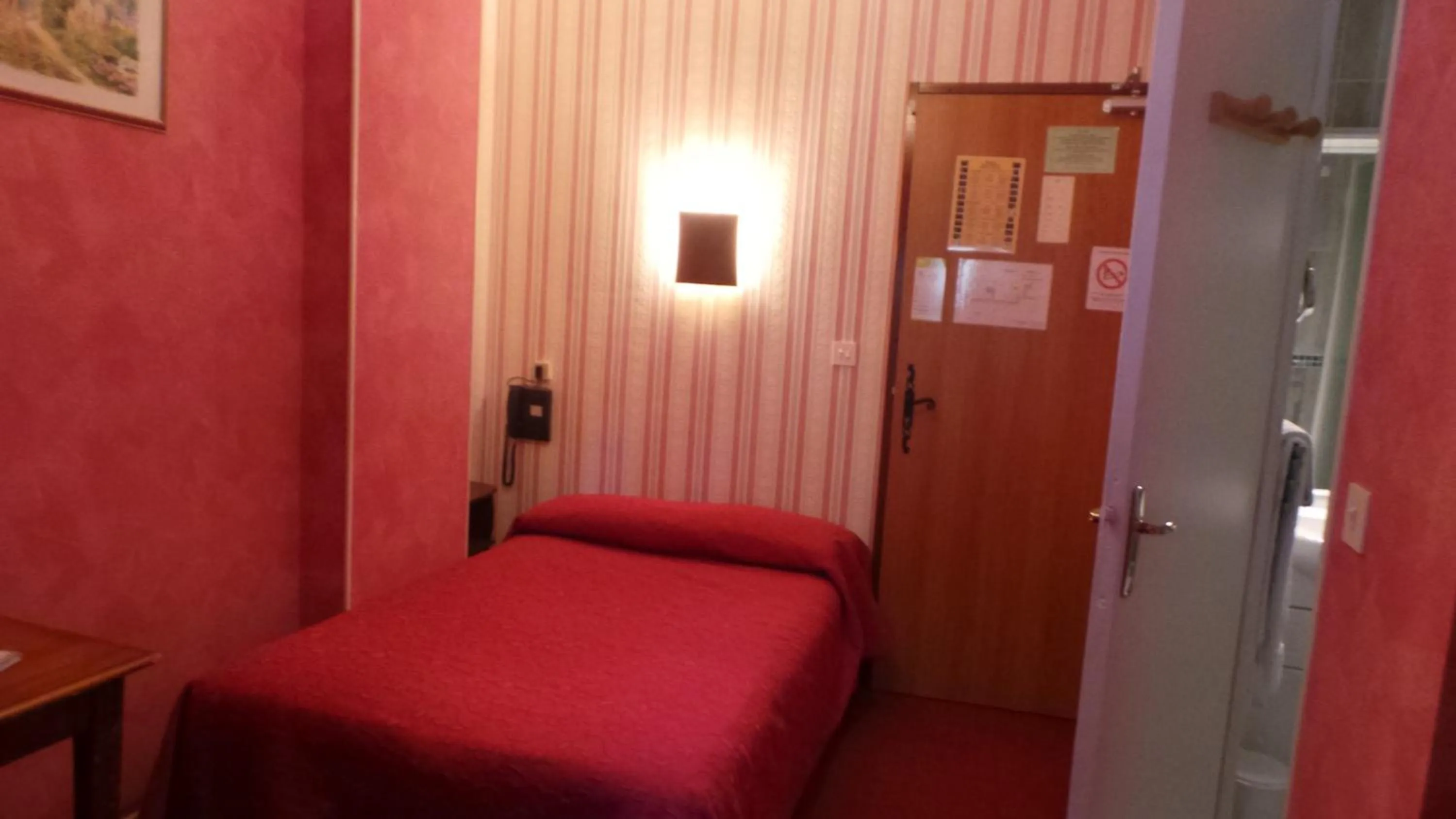 Bed in Hotel du Lion d'Or