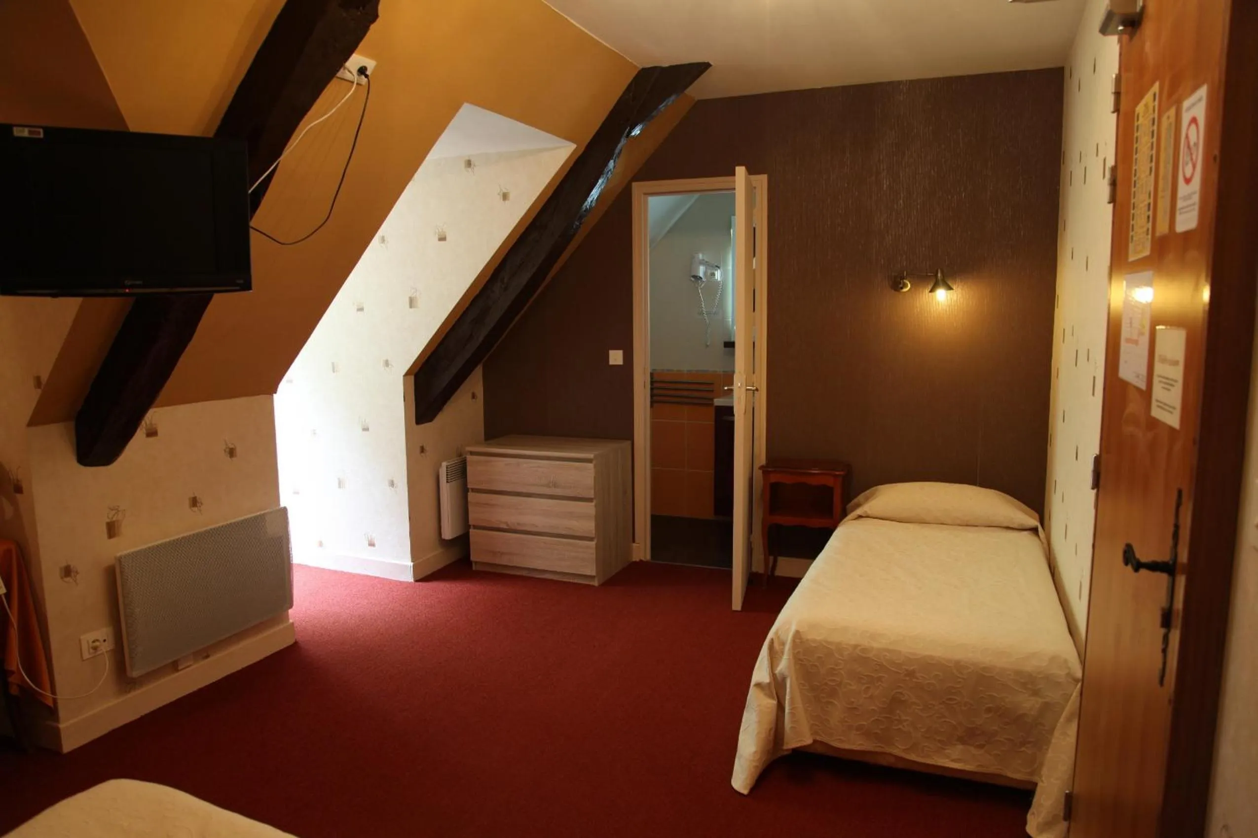 Photo of the whole room, Bed in Hotel du Lion d'Or