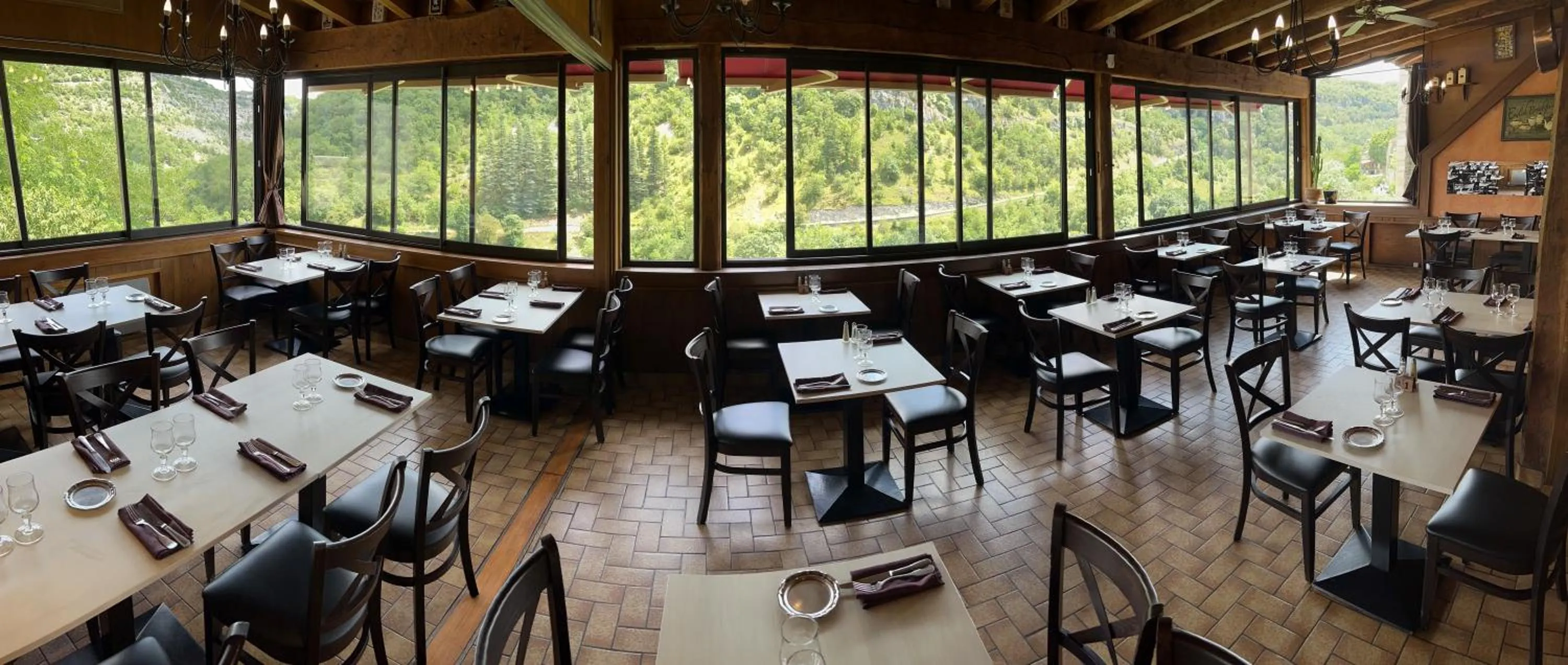 Restaurant/places to eat in Hotel du Lion d'Or