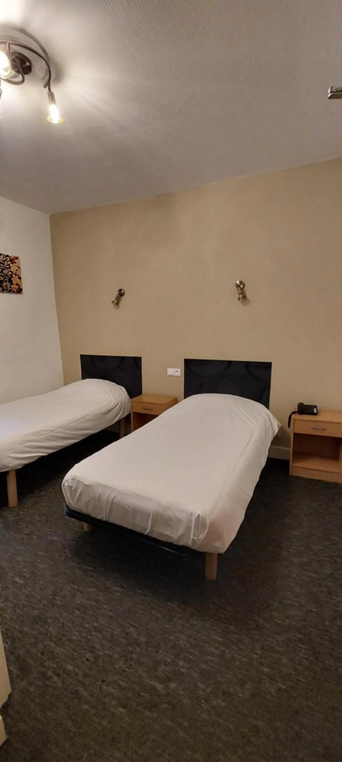 Property building, Bed in Hotel du Lion d'Or