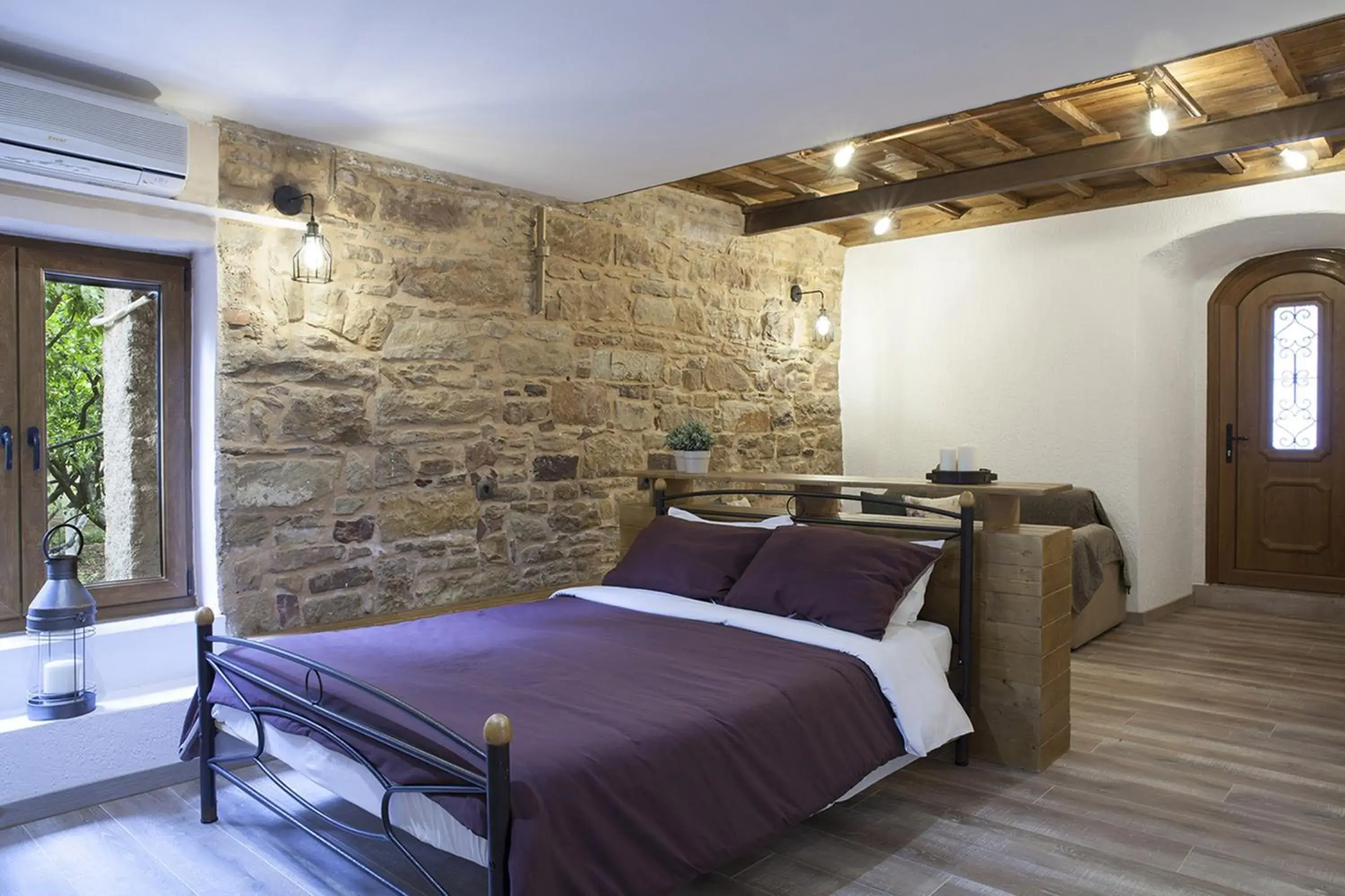 Double Room in Voulamandis House Double Room in Voulamandis House