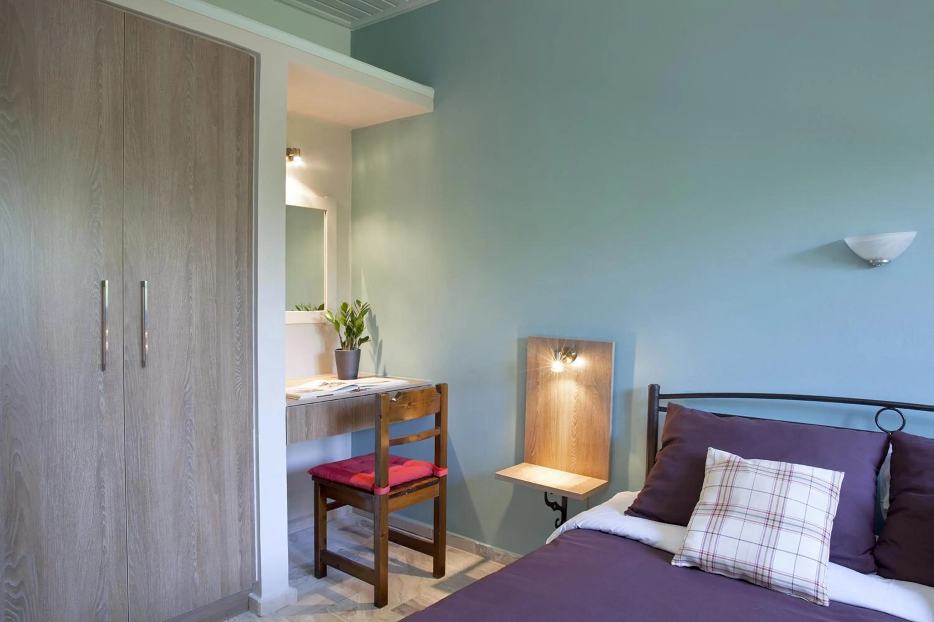 bunk bed, Bed in Voulamandis House