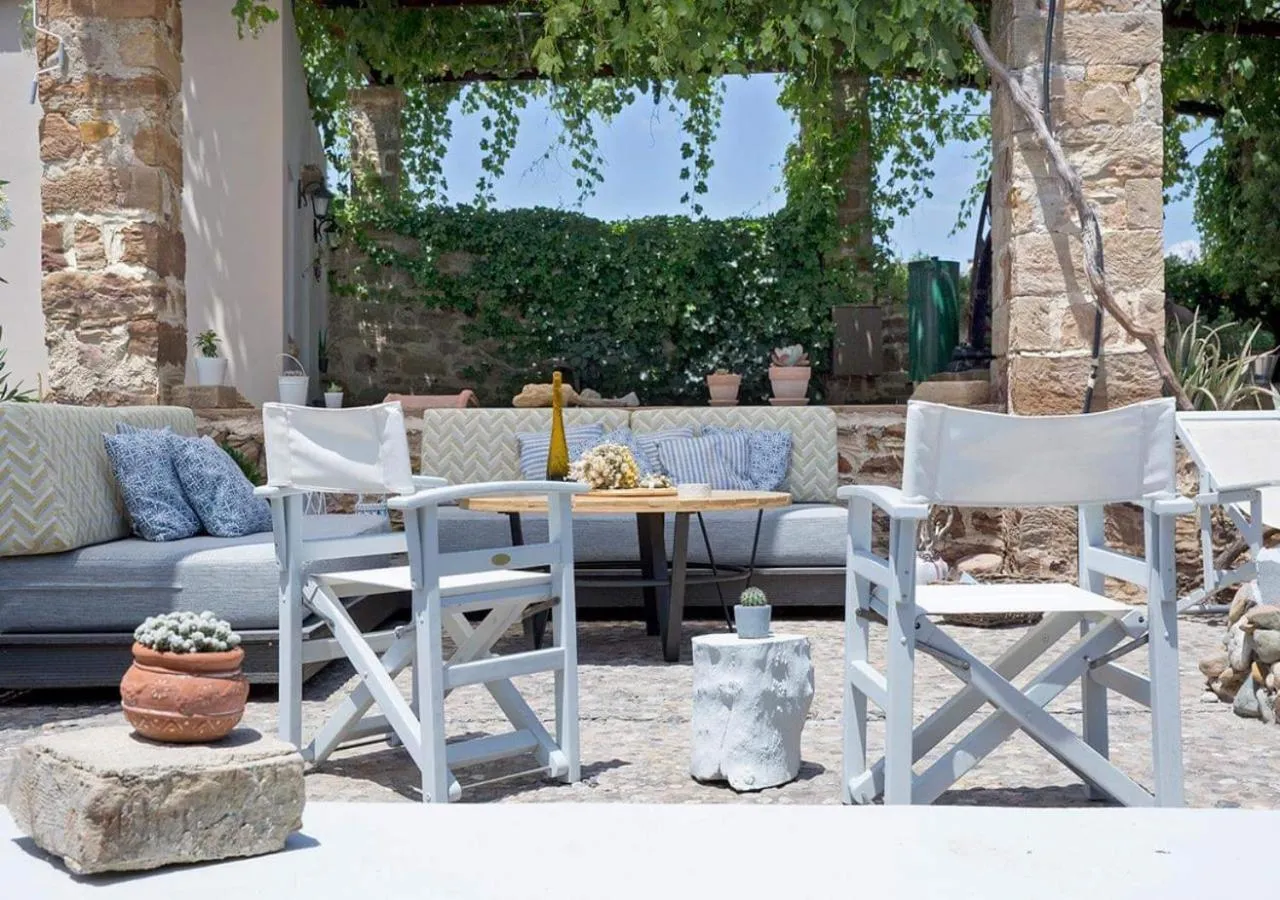 Property building in Voulamandis House