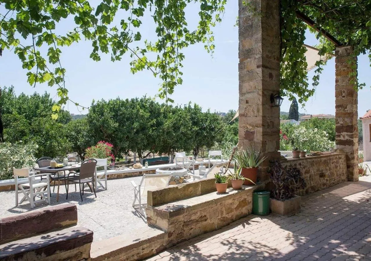 Property building in Voulamandis House