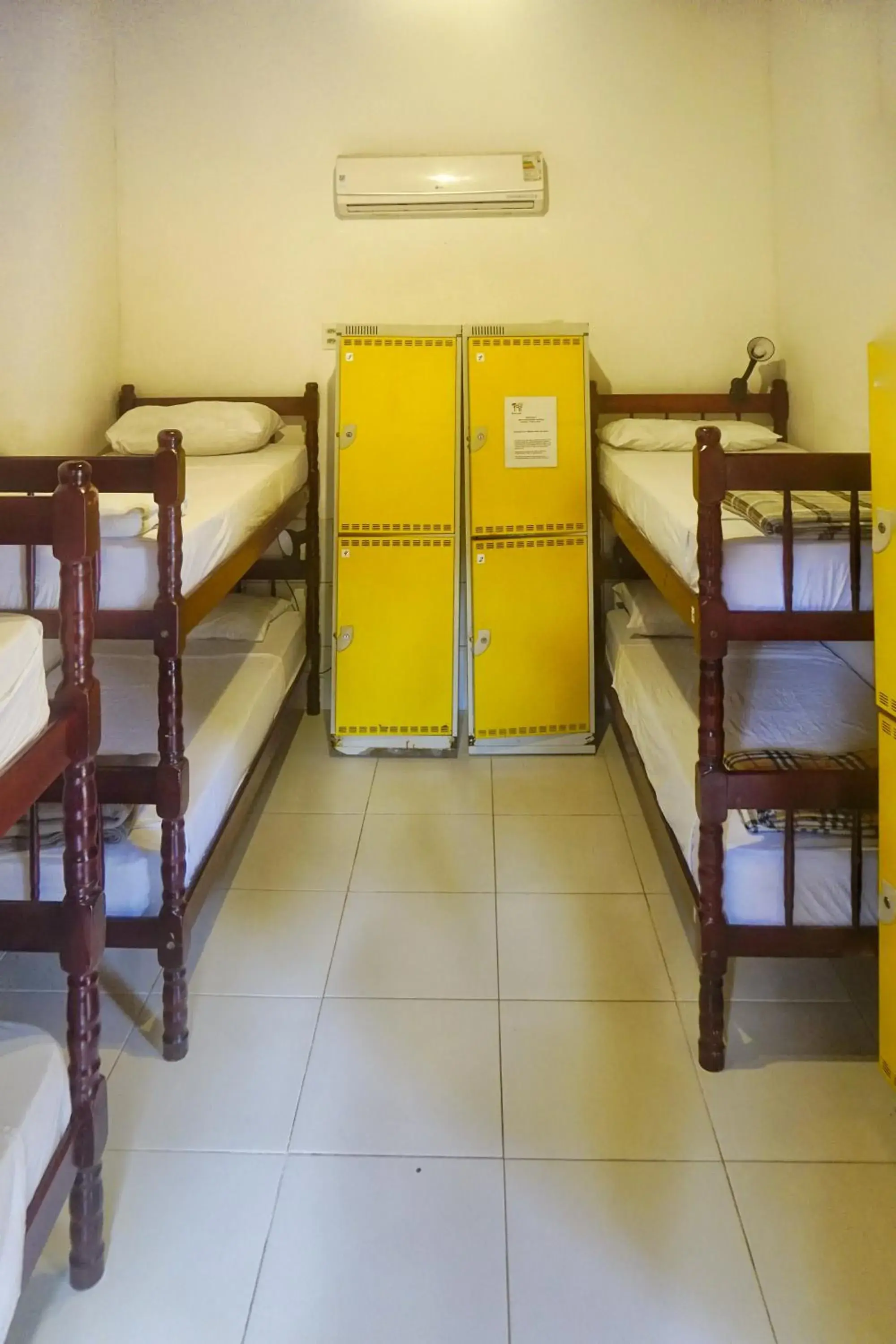 Bed in 6-Bed Mixed Dormitory Room in Biergarten Hostel Bed in 6-Bed Mixed Dormitory Room in Biergarten Hostel