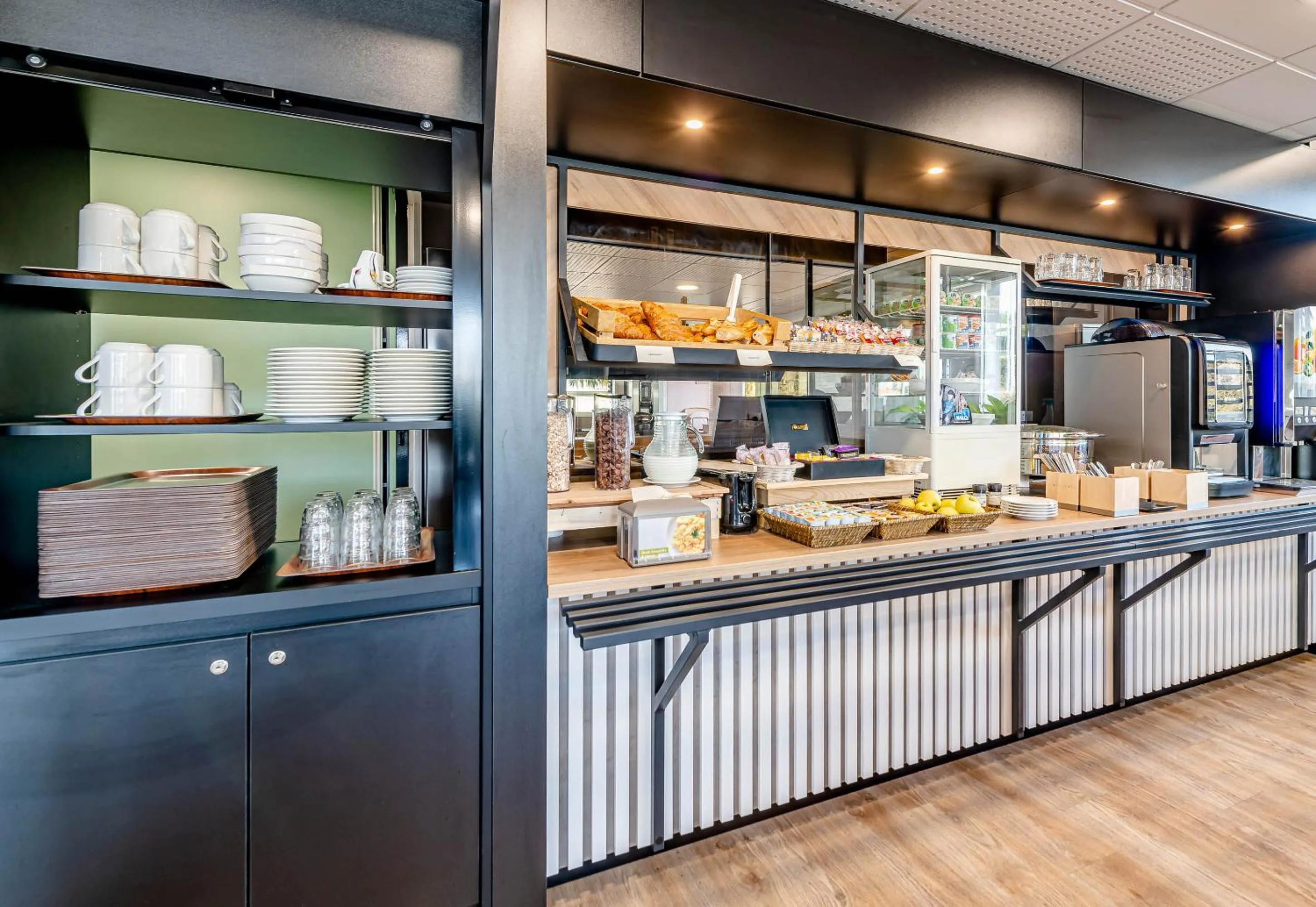 Buffet breakfast in B&B HOTEL Bordeaux Talence