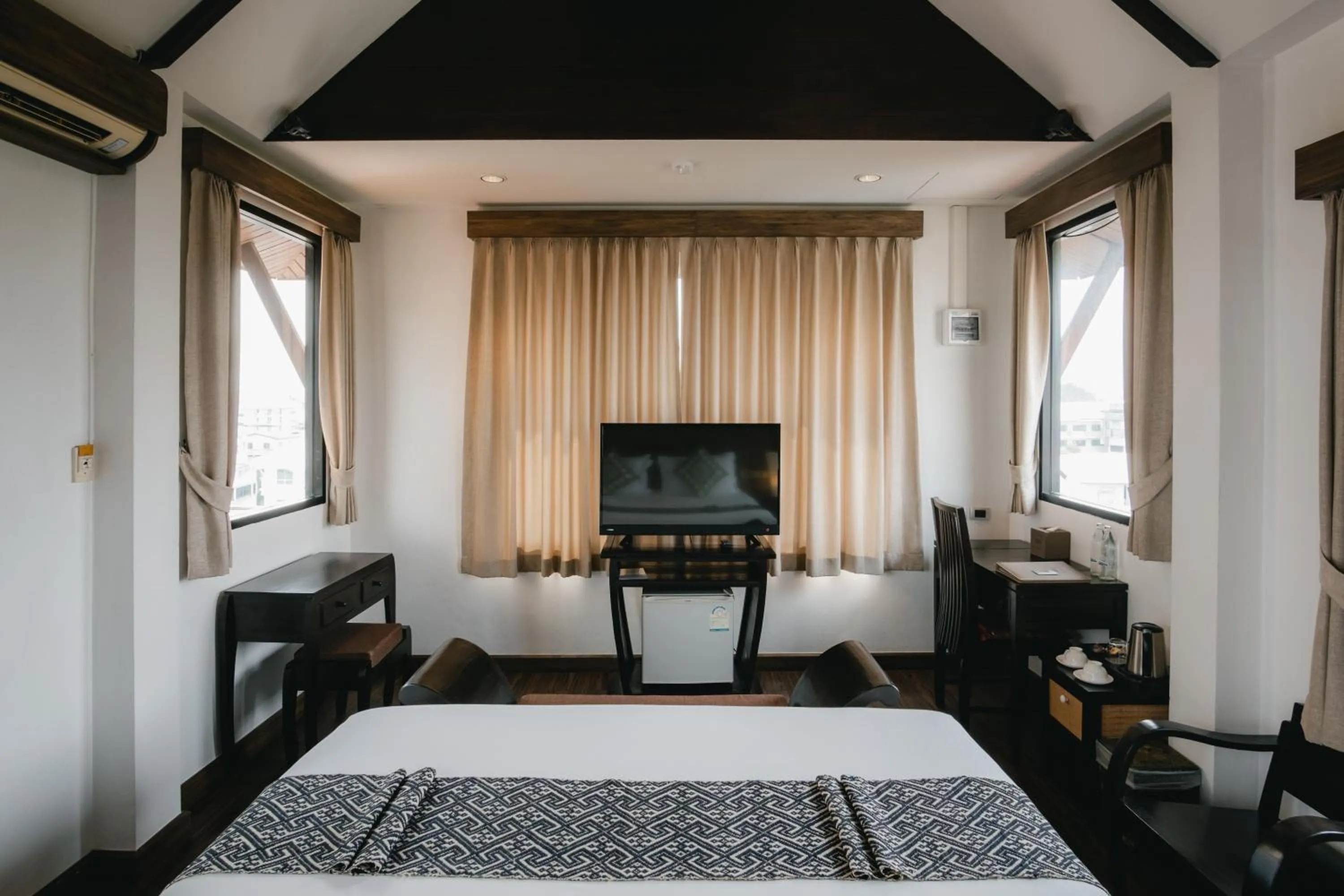 TV and multimedia, Bed in THEE Kashatharn by TH District